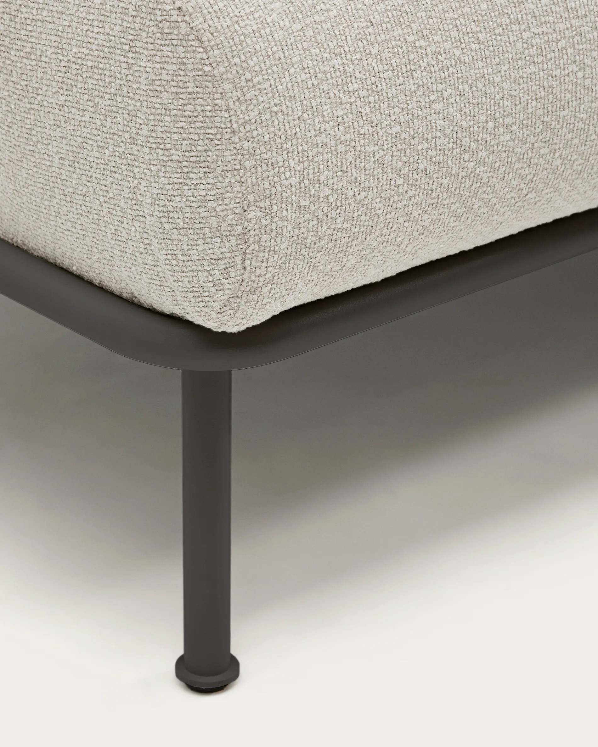 2-Sitzer-Sofa Aurum aus ecrufarbener Chenille mit verstellbarem Kopfteil und mattgrauer Metallbasis 210 cm FSC Mix Credit - Image 16