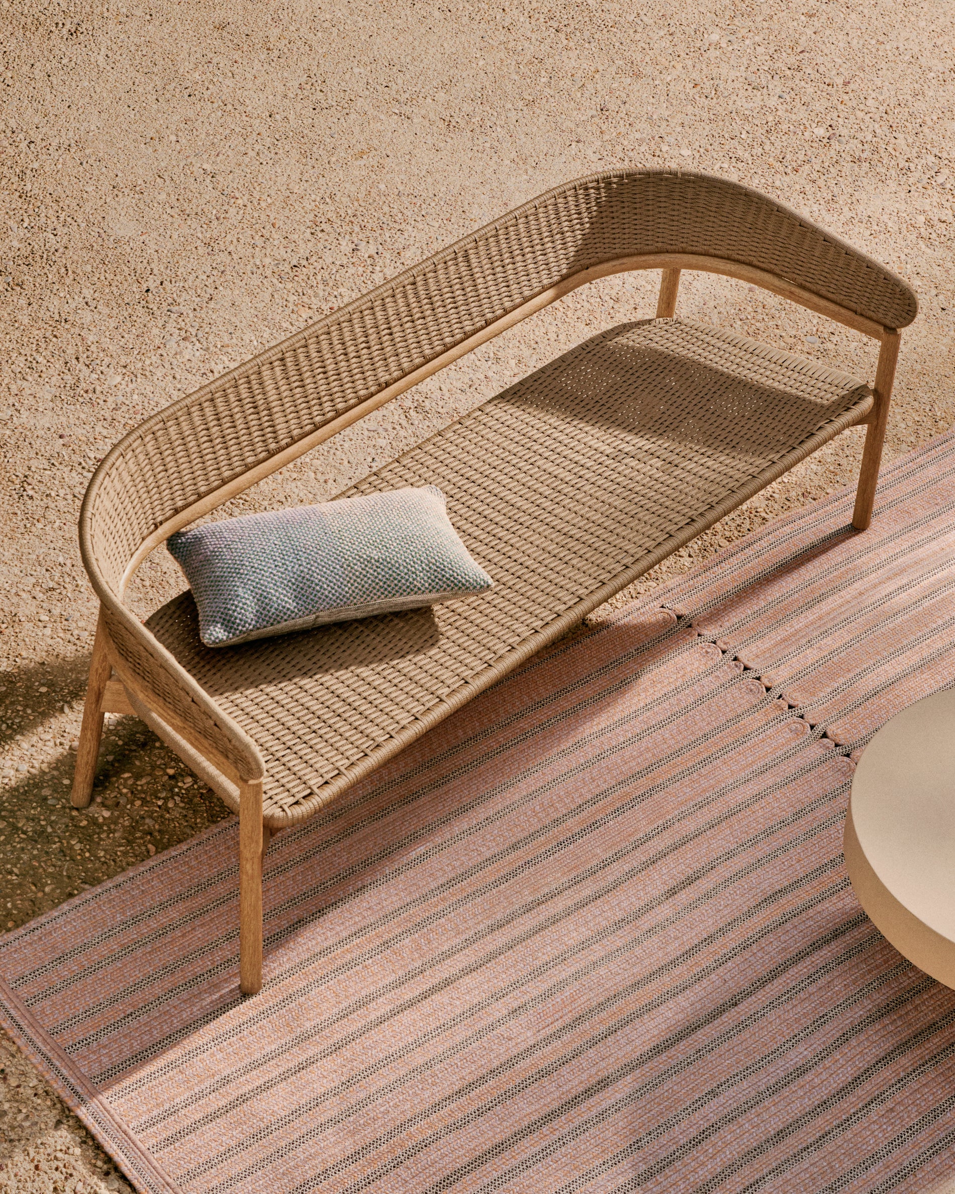 3-Sitzer-Sofa Arinella aus massivem Akazienholz mit Finish in natürlichem Farbton und beigem Seil FSC 100% 167 cm - Image 2