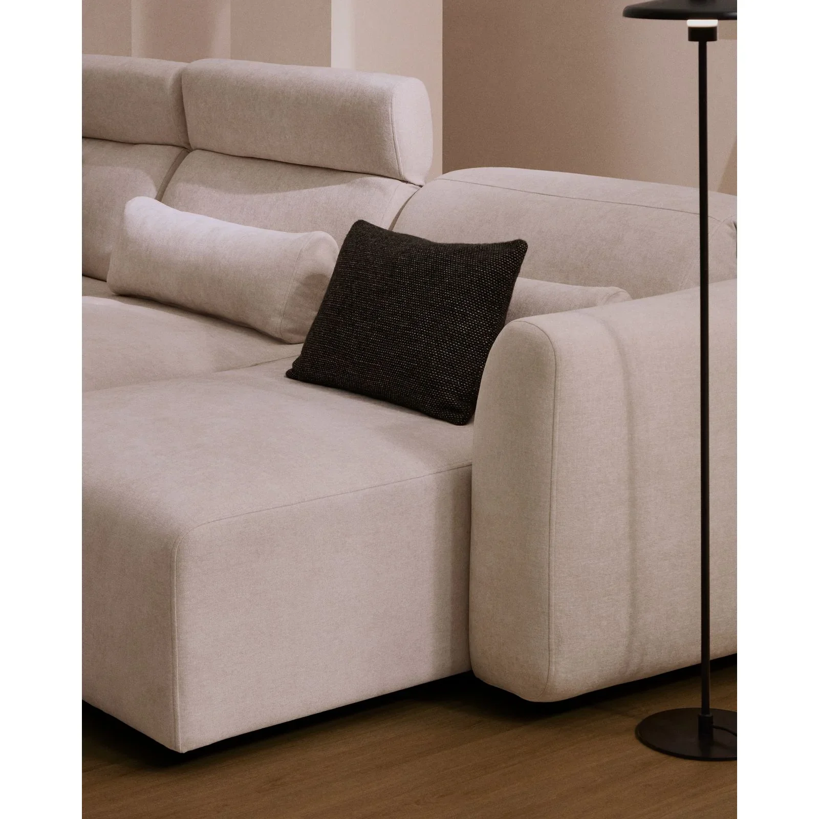 5-Sitzer-Sofa Lares mit elektrisch ausfahrbaren Sitzen und verstellbarer Kopfstütze in beiger Chenille, 335 cm - Image 3