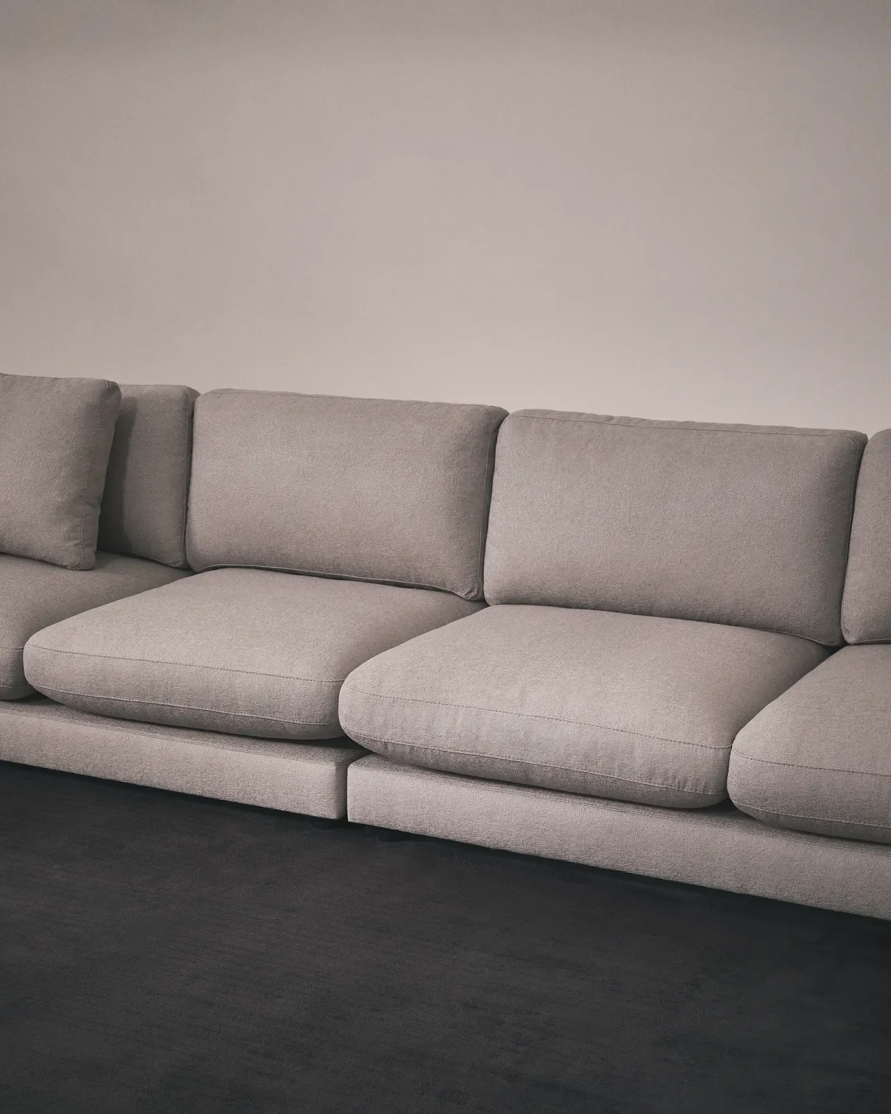 6-Sitzer-Sofa Gala aus grauem Micro-Bouclé FSC Mix Credit 390 cm - Image 3