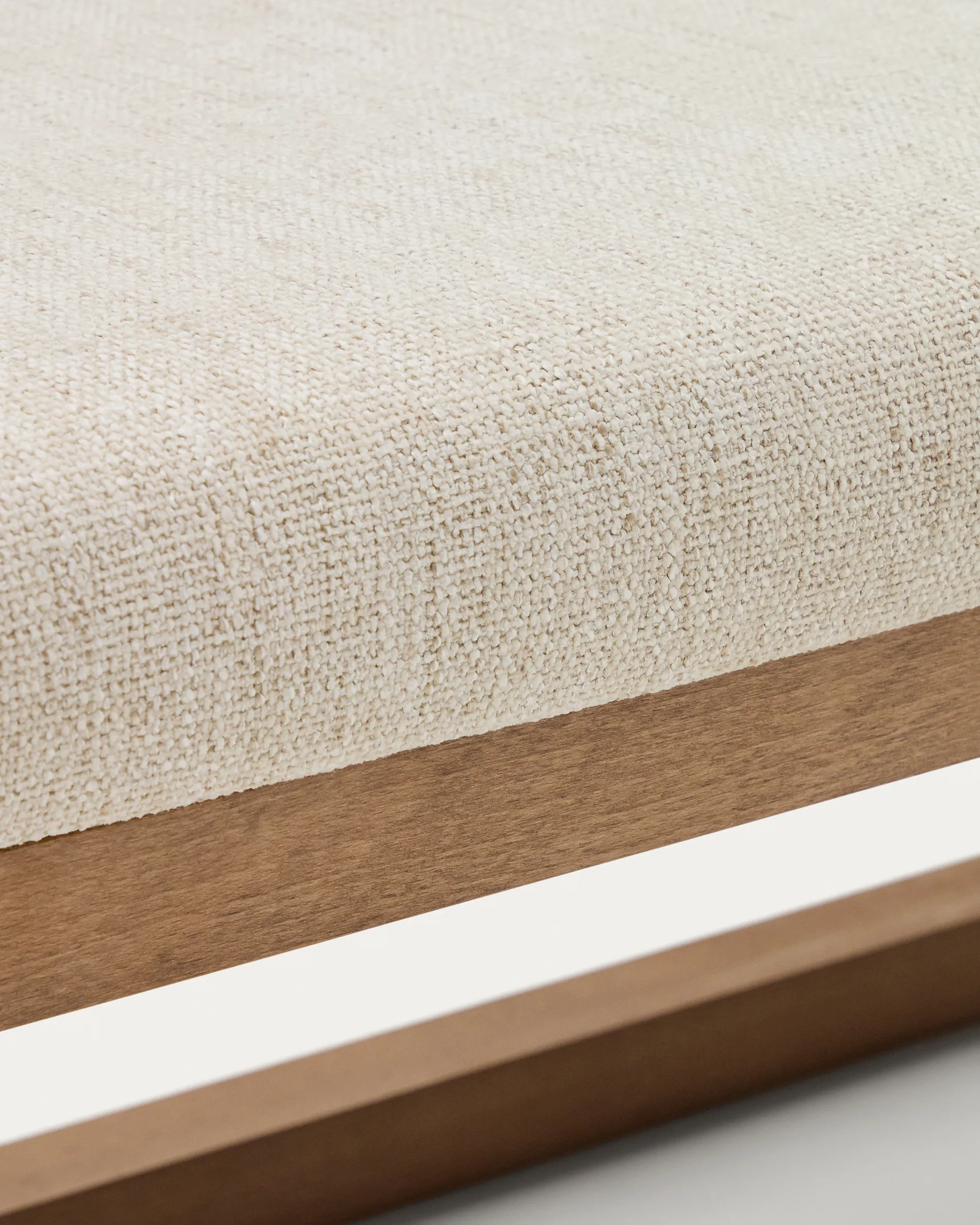 Bank Loya aus beiger Chenille und Buchenholz mit Nussbaum-Finish 128 cm - Image 7