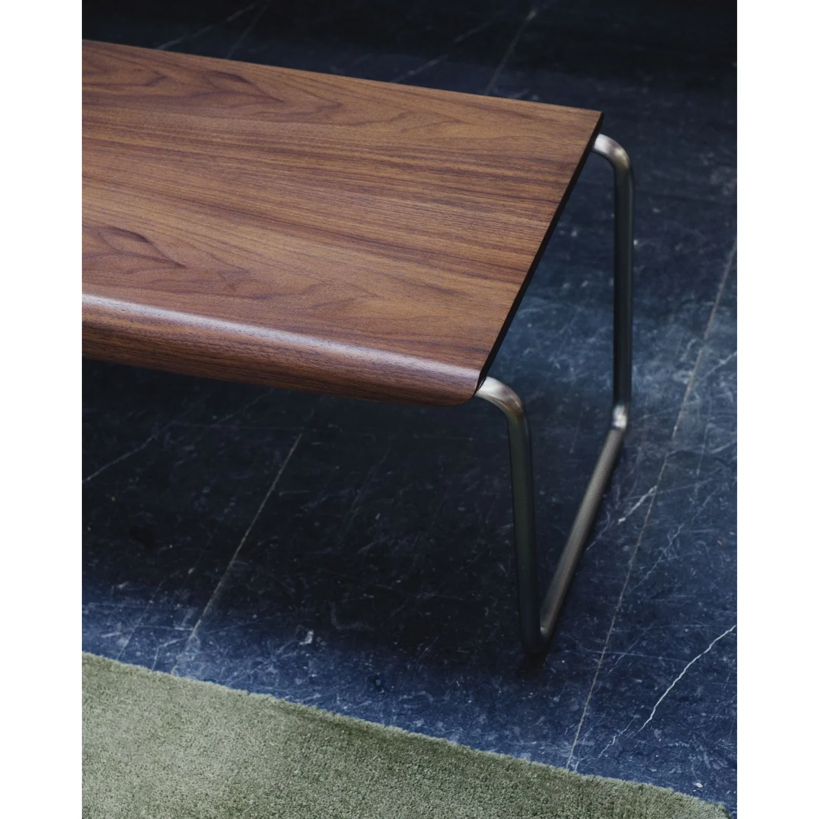 Bank Tarsel aus Nussbaumfurnier FSC 100% mit Gestell aus gebürstetem Edelstahl 142 cm - Image 10