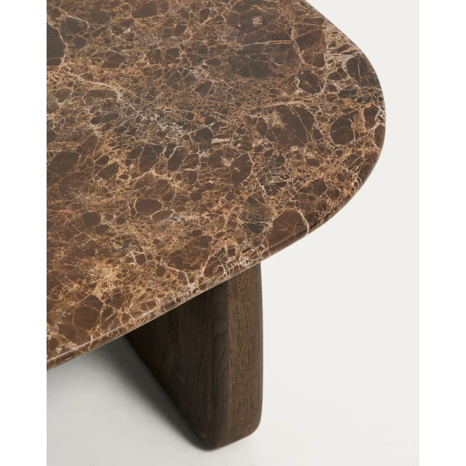 Beistelltisch Pirita aus braunem Marmor mit Beinen aus massivem Eichenholz, 71 x 70 cm, FSC 100 % - Image 6
