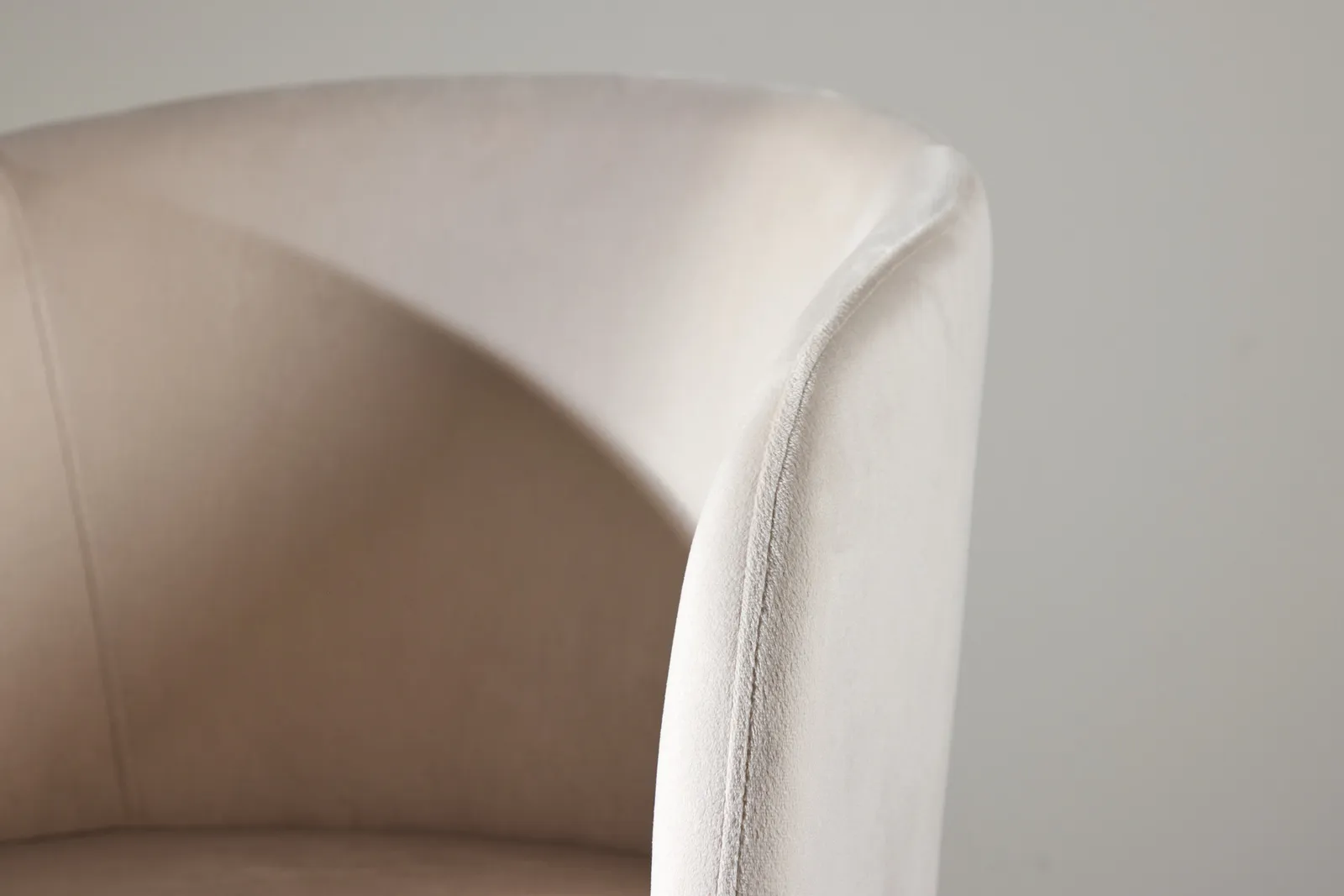 Berit Esszimmerstuhl - Walnuss Stahlbeine / Creme Samt - Image 3