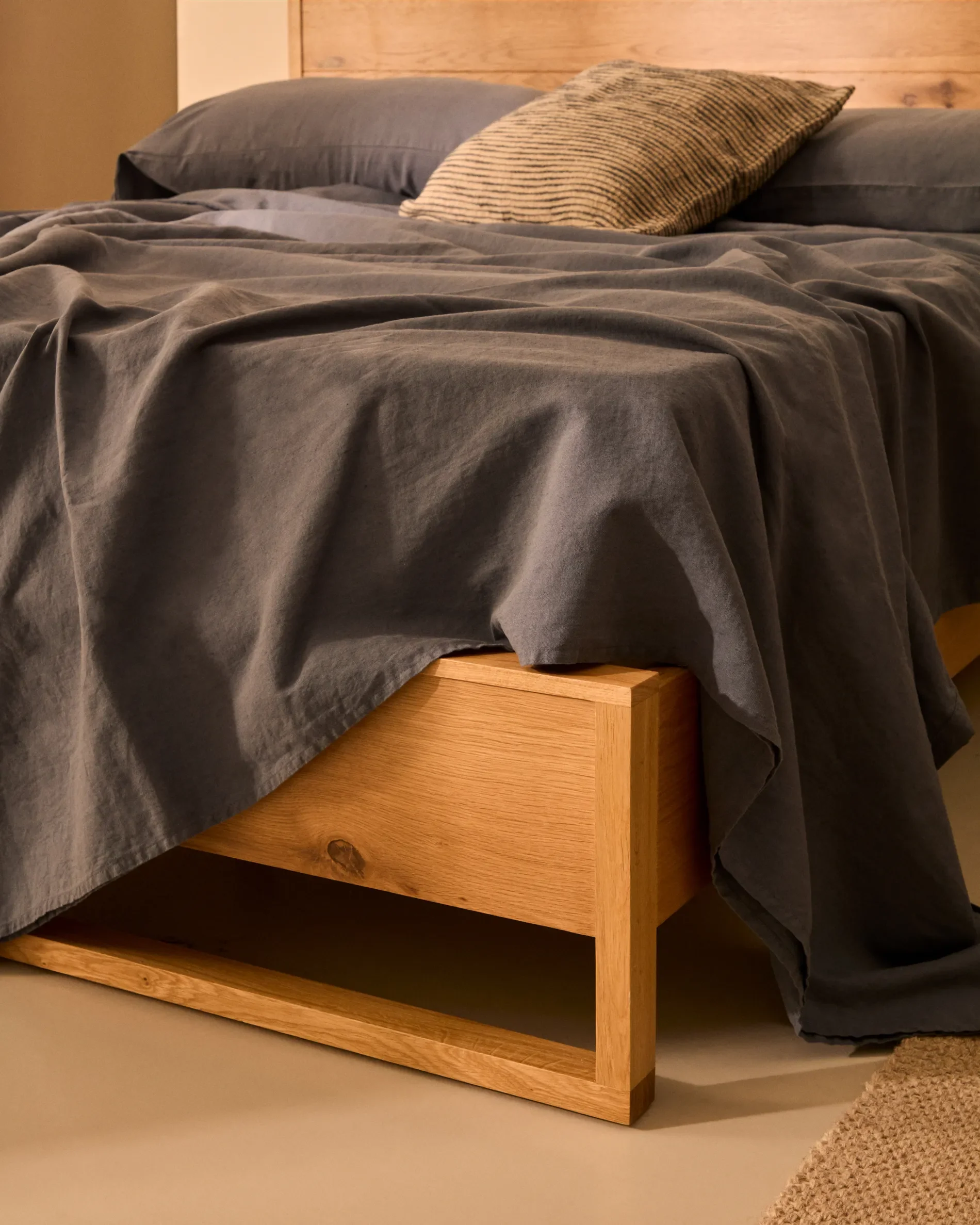 Bett Alguema aus Eichenfurnier mit naturfarbenem Finish für 180 x 200 cm grosse Matratze - Image 3