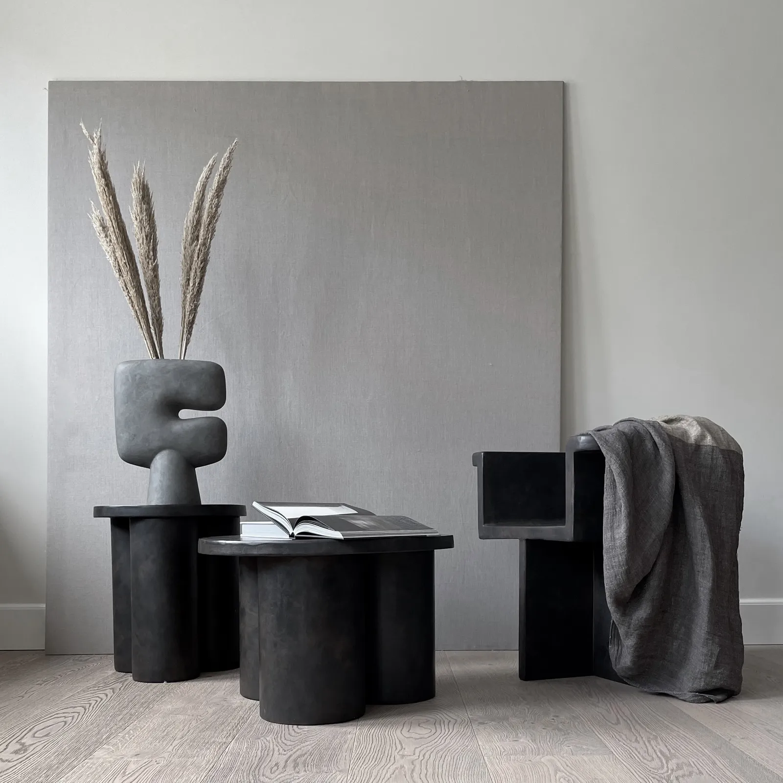 Couchtisch Big Foot, klein, aus Faserbeton, 65×65×43 cm - Image 4