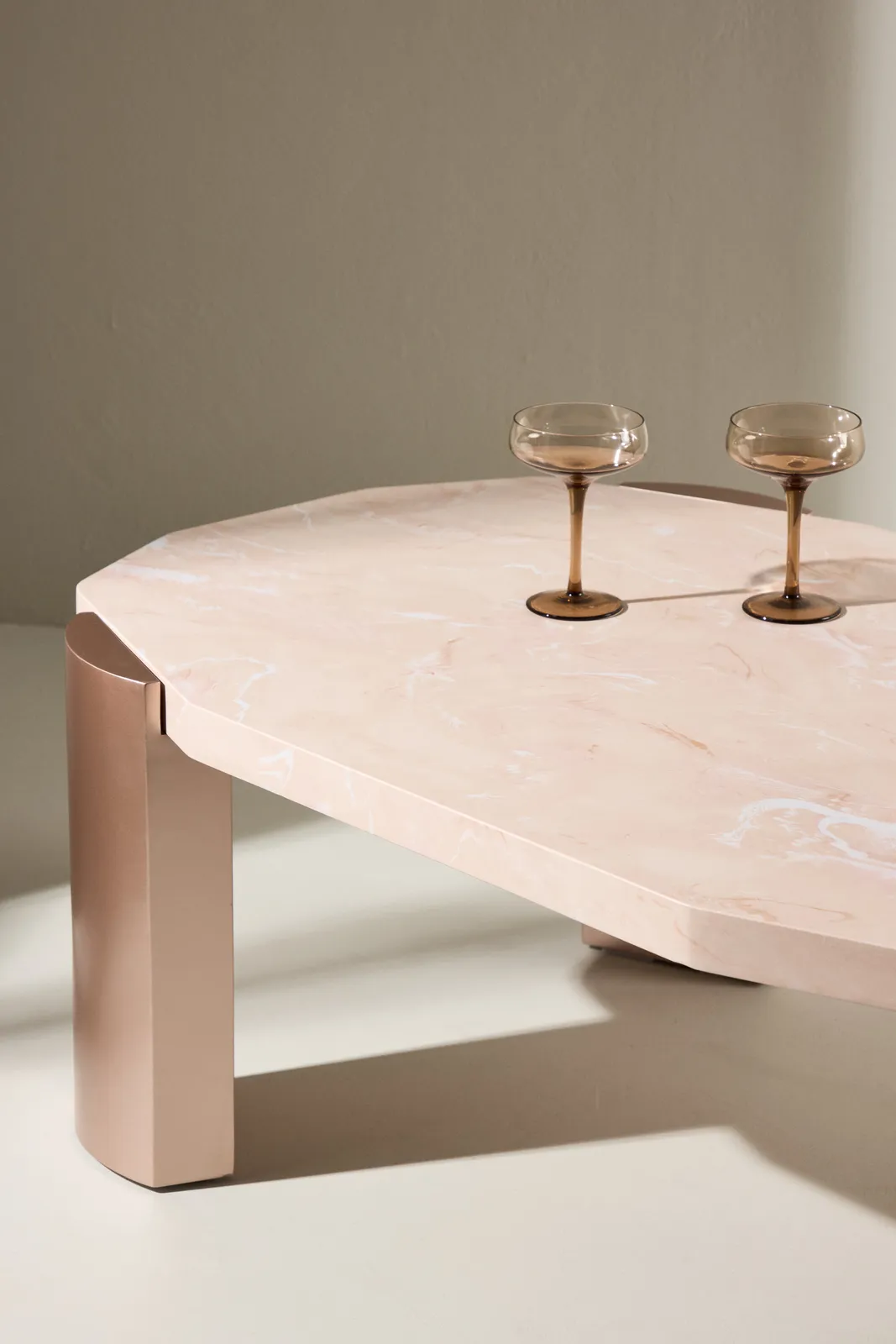 Couchtisch Kres mit rosafarbenen Marmorlook, 71x125x40 cm - Image 3
