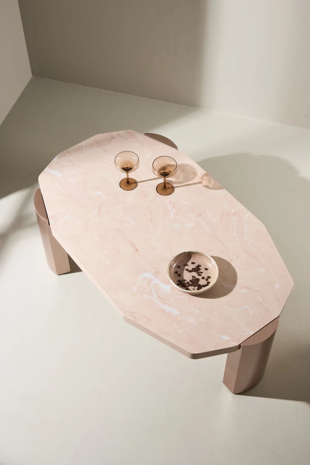 Couchtisch Kres mit rosafarbenen Marmorlook, 71x125x40 cm - Image 5