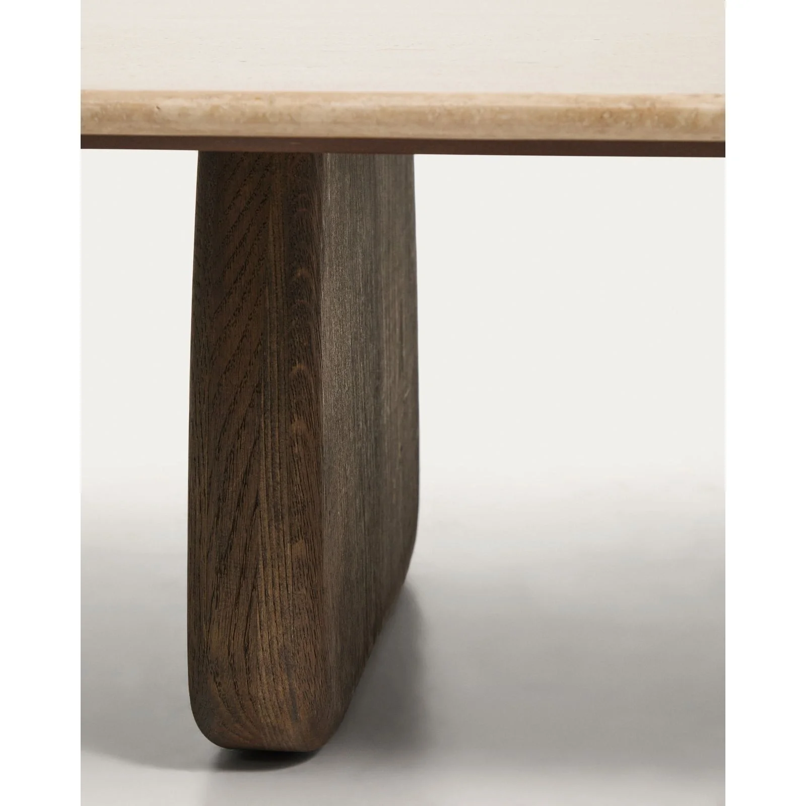 Couchtisch Pirita aus beigem Travertin mit Beinen aus massivem Eichenholz, 147 x 65 cm, FSC 100 % - Image 3