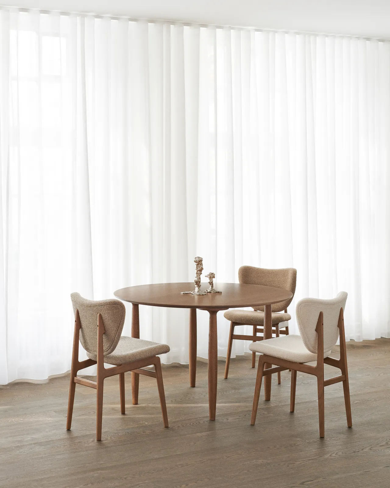 Esstisch Oku aus Eichenfurnier und Massivholz Eiche, rund, 120×120×74 cm - Image 6