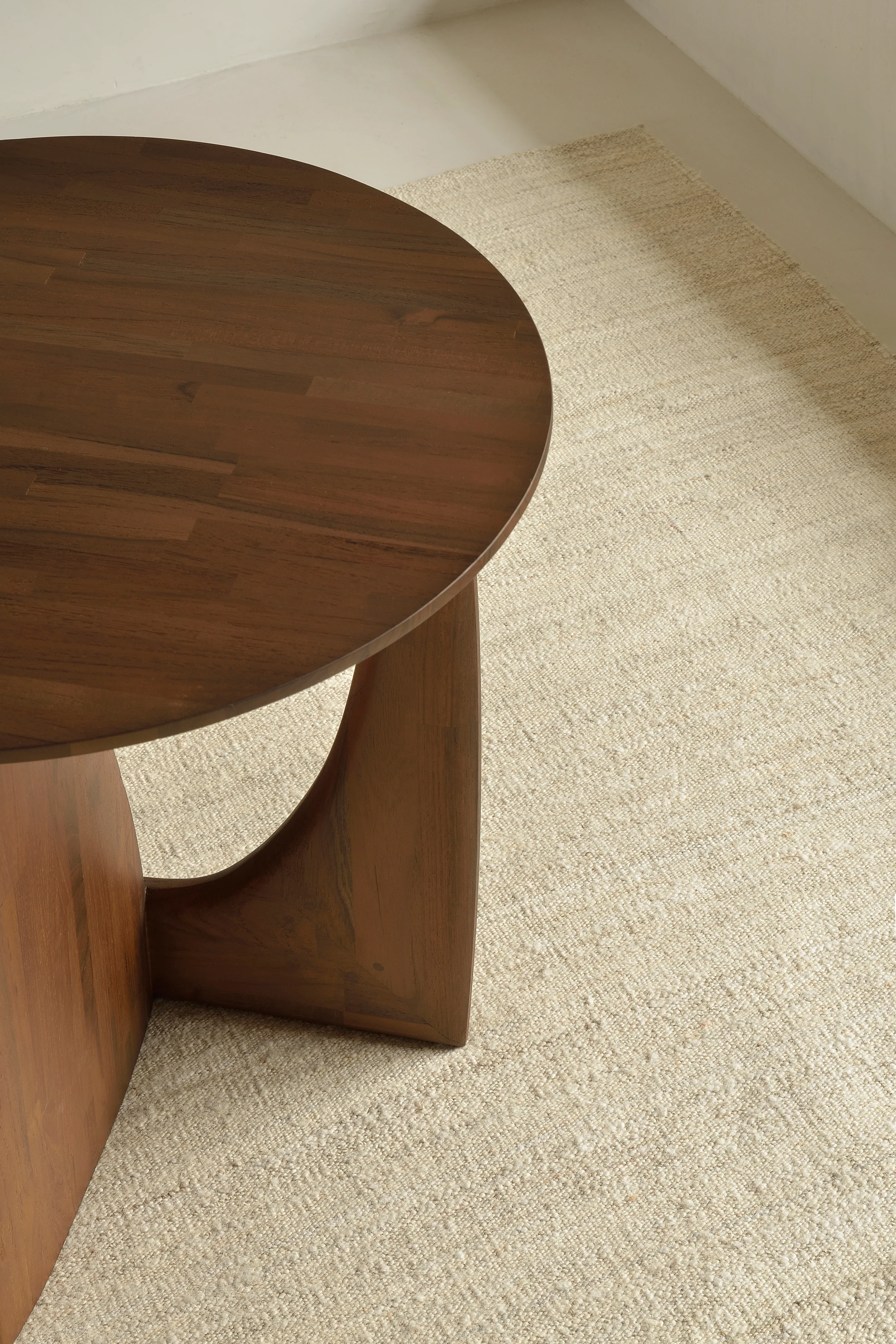Geometric Beistelltisch - lackiertes Teak - braun - rund - 51 x 51 x 50 cm - Image 3