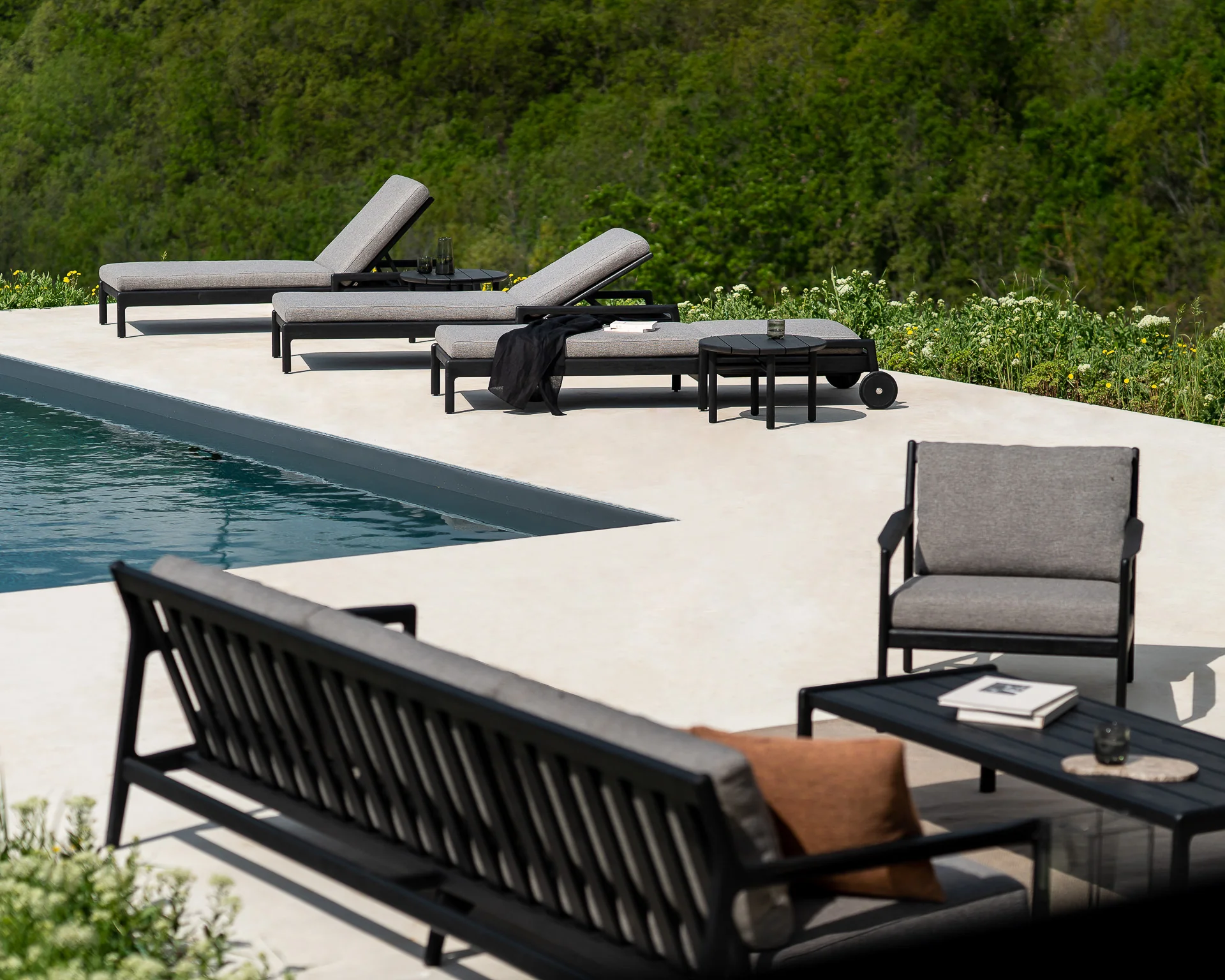Jack Garten-Loungestuhl - lackiertes Teak - schwarz - Mocha Stoff - 76 x 90 x 74 cm - Image 6