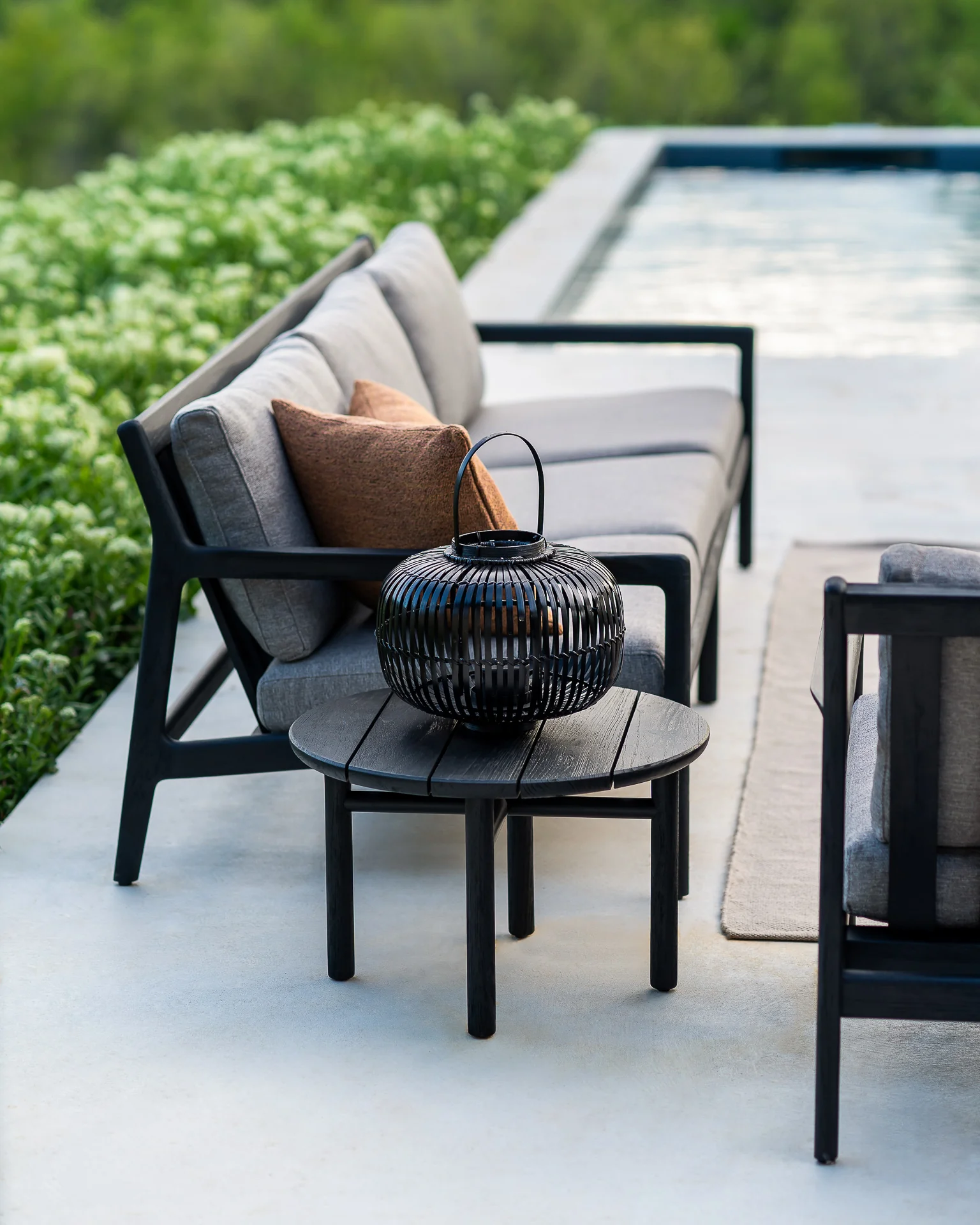 Jack Gartensofa - lackiertes Teak - schwarz - Mocha Stoff - 3+ Sitzer - 265 x 90 x 74 cm - Image 4