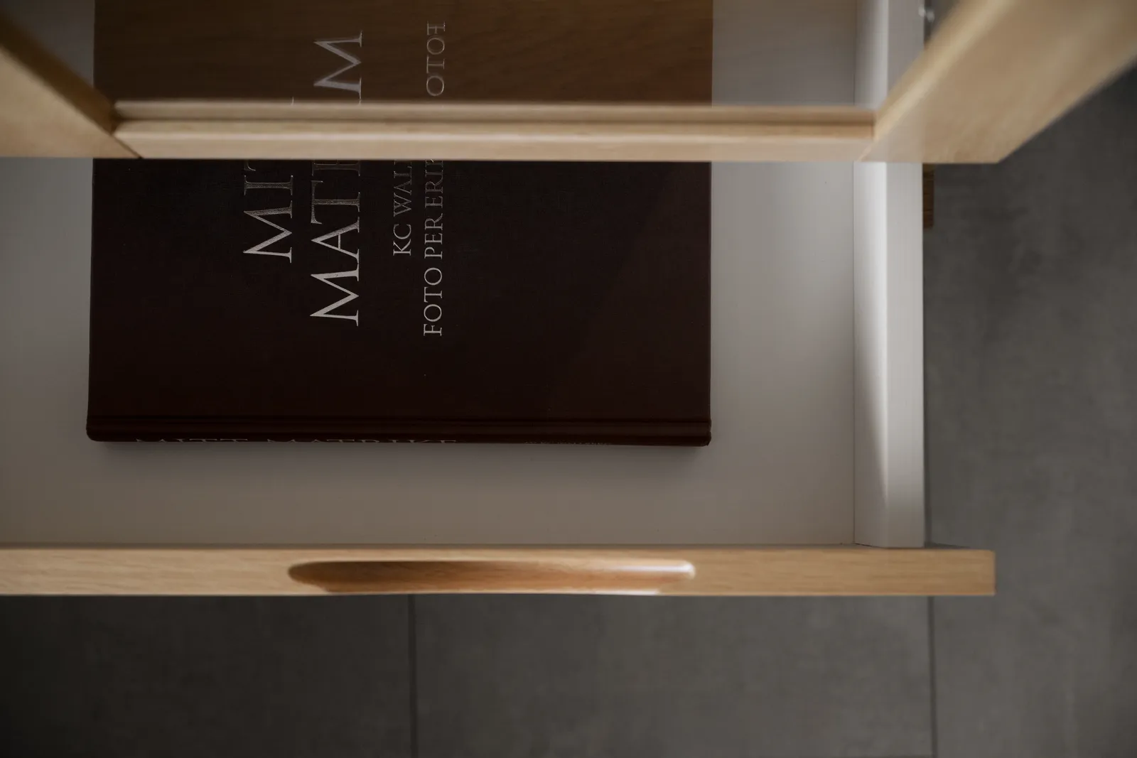 FILIPPA Vitrinenschrank aus Eiche, 40x82x185 cm - Image 5