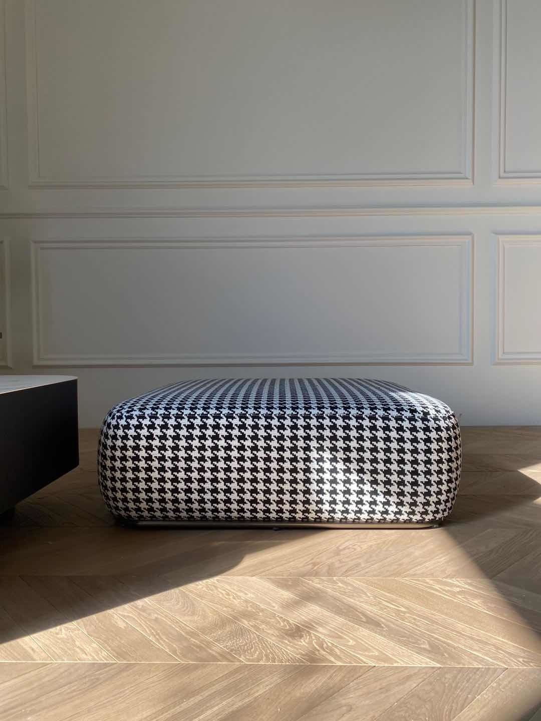 GIARDION Hocker - Image 2