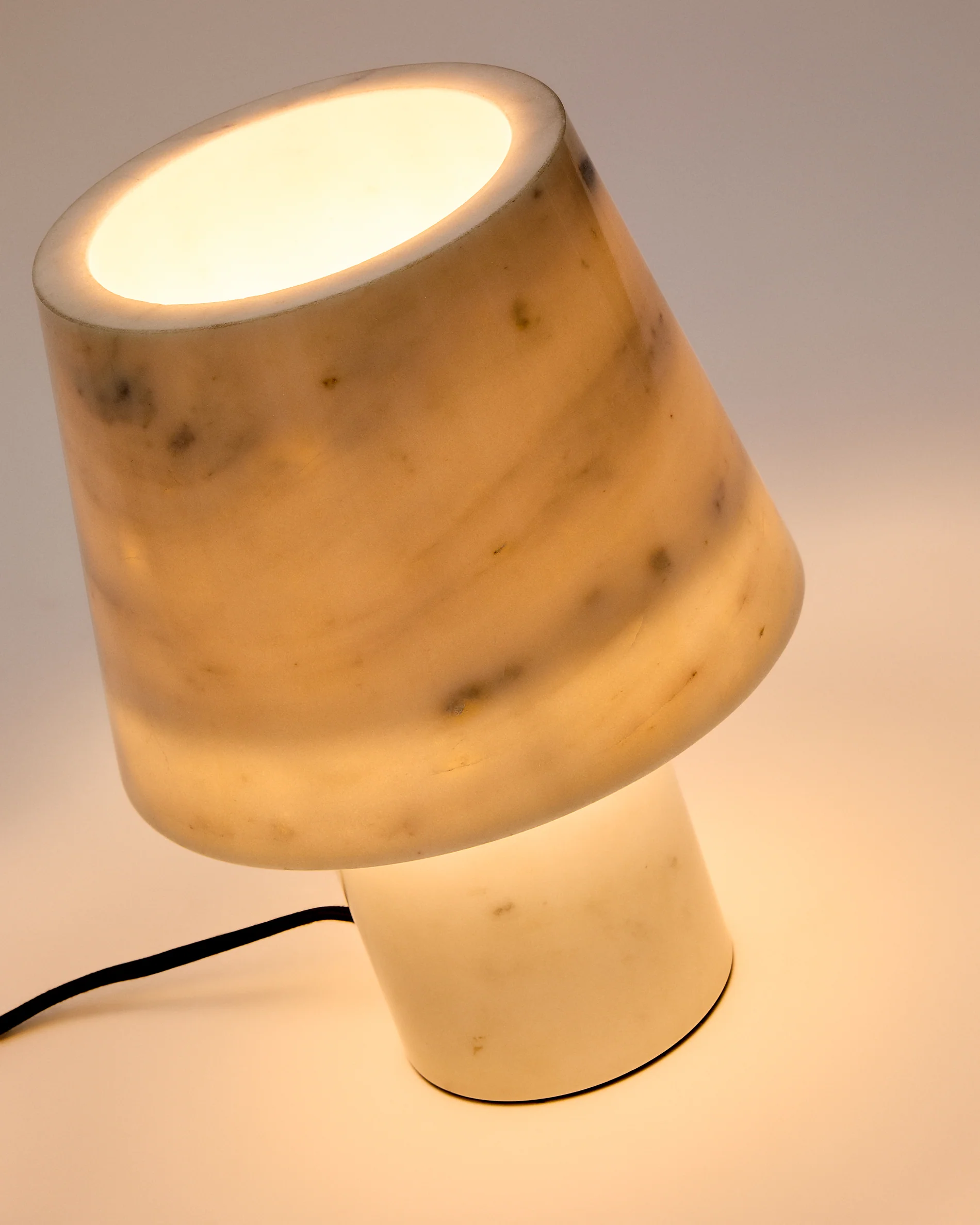 Alaro Tischlampe aus weißem Marmor - Image 3