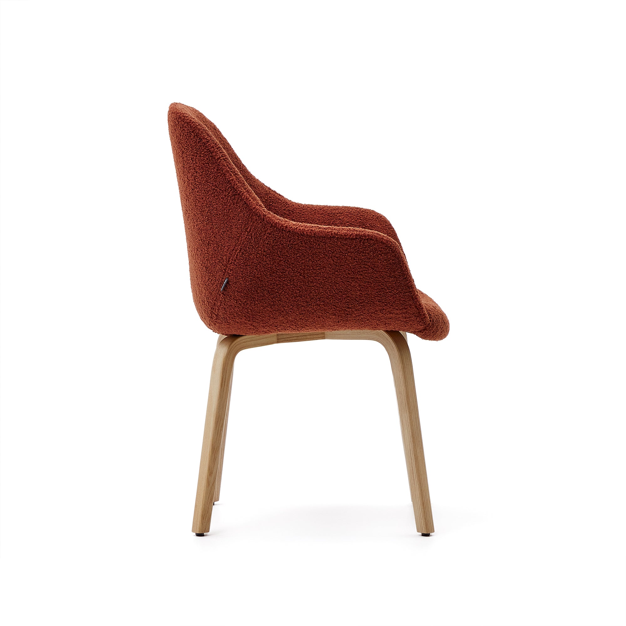 Aleli Stuhl mit Bouclé in Terrakotta Beine aus massivem Eschenholz mit natürlichem Finish