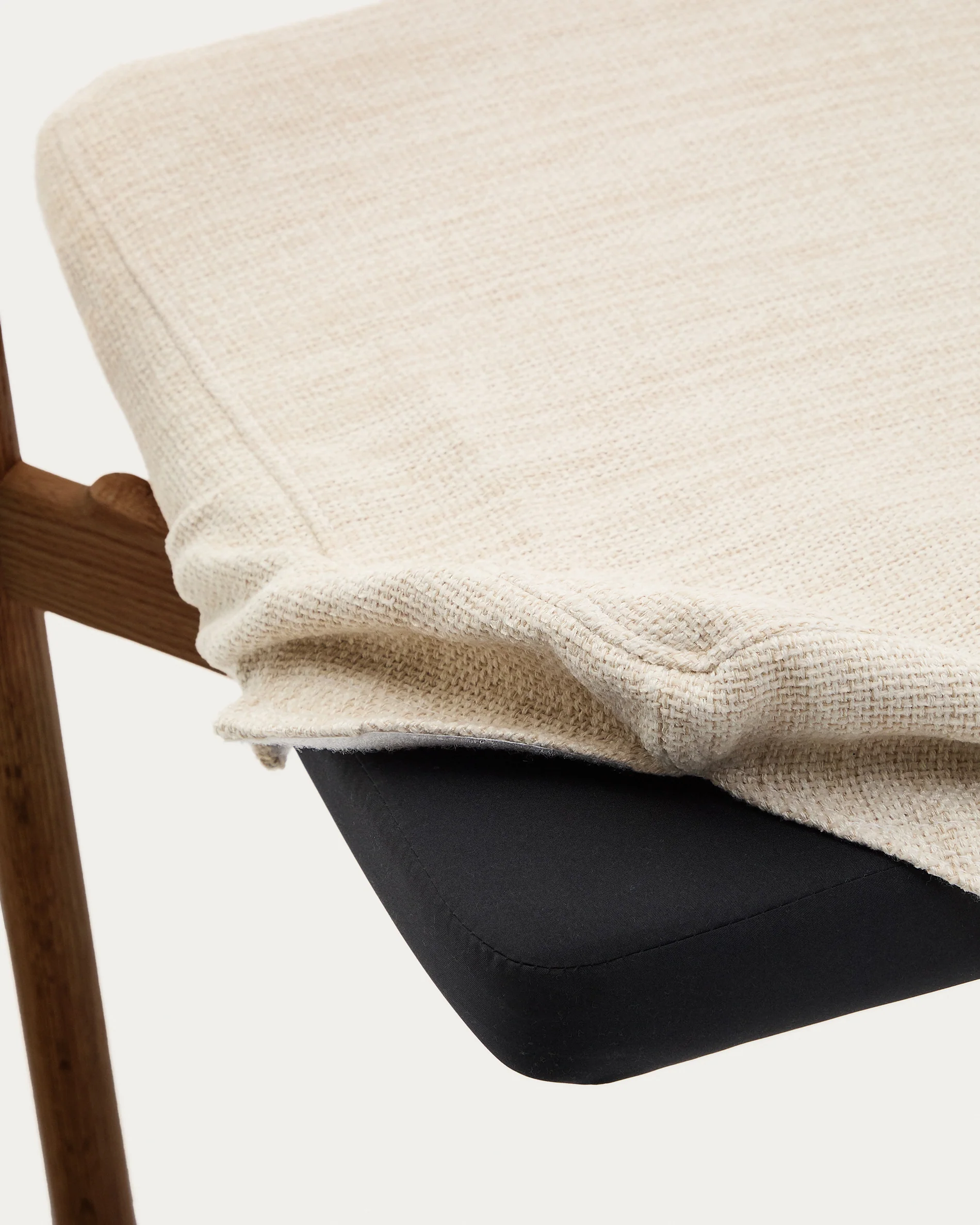 Alocs Stuhl abnehmbarer Bezug Chenille beige massive Eiche Nussbaum-Finish FSC Mix Credit - Image 10