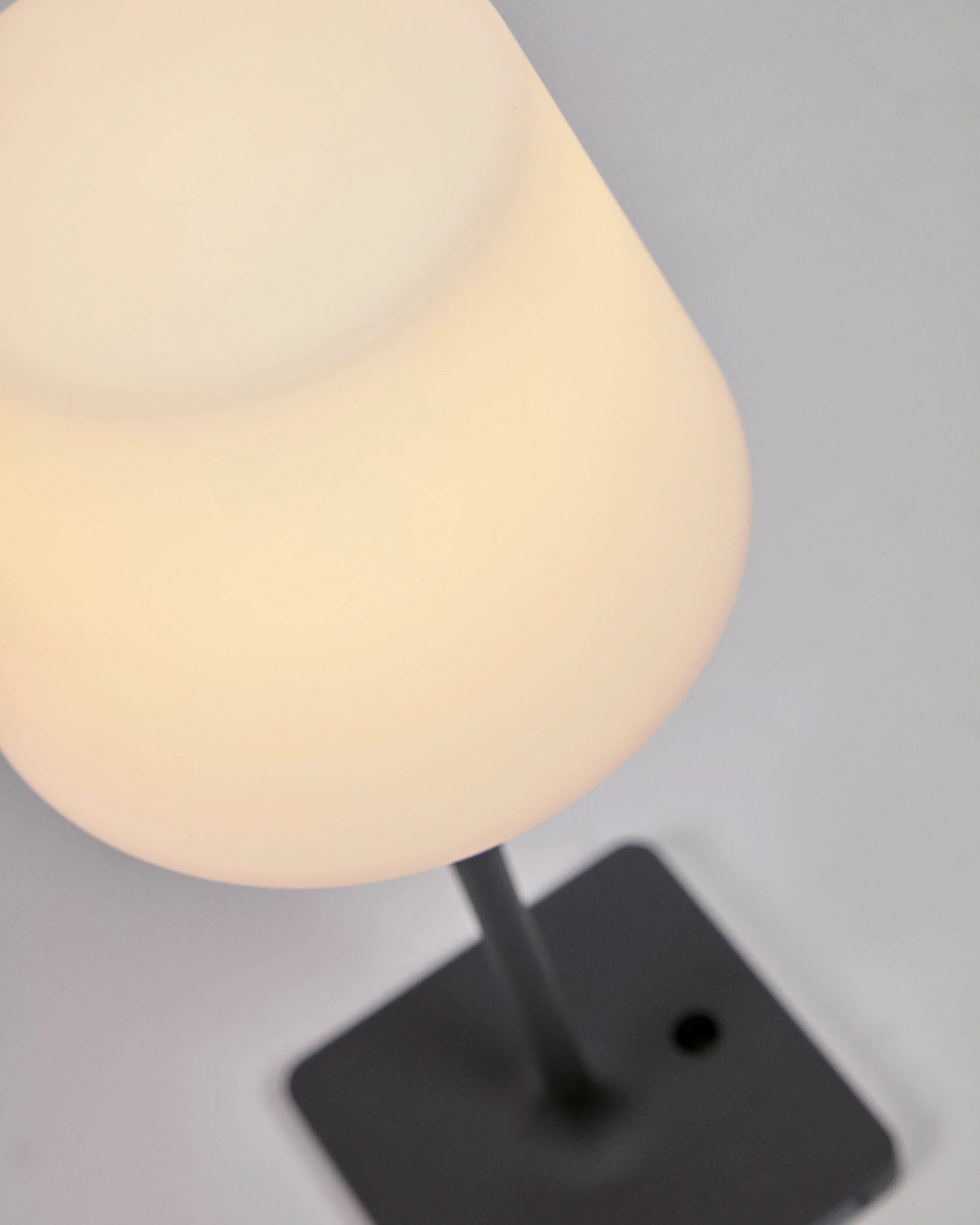 Aluney Outdoor Tischlampe mit schwarzem Finish - Image 4