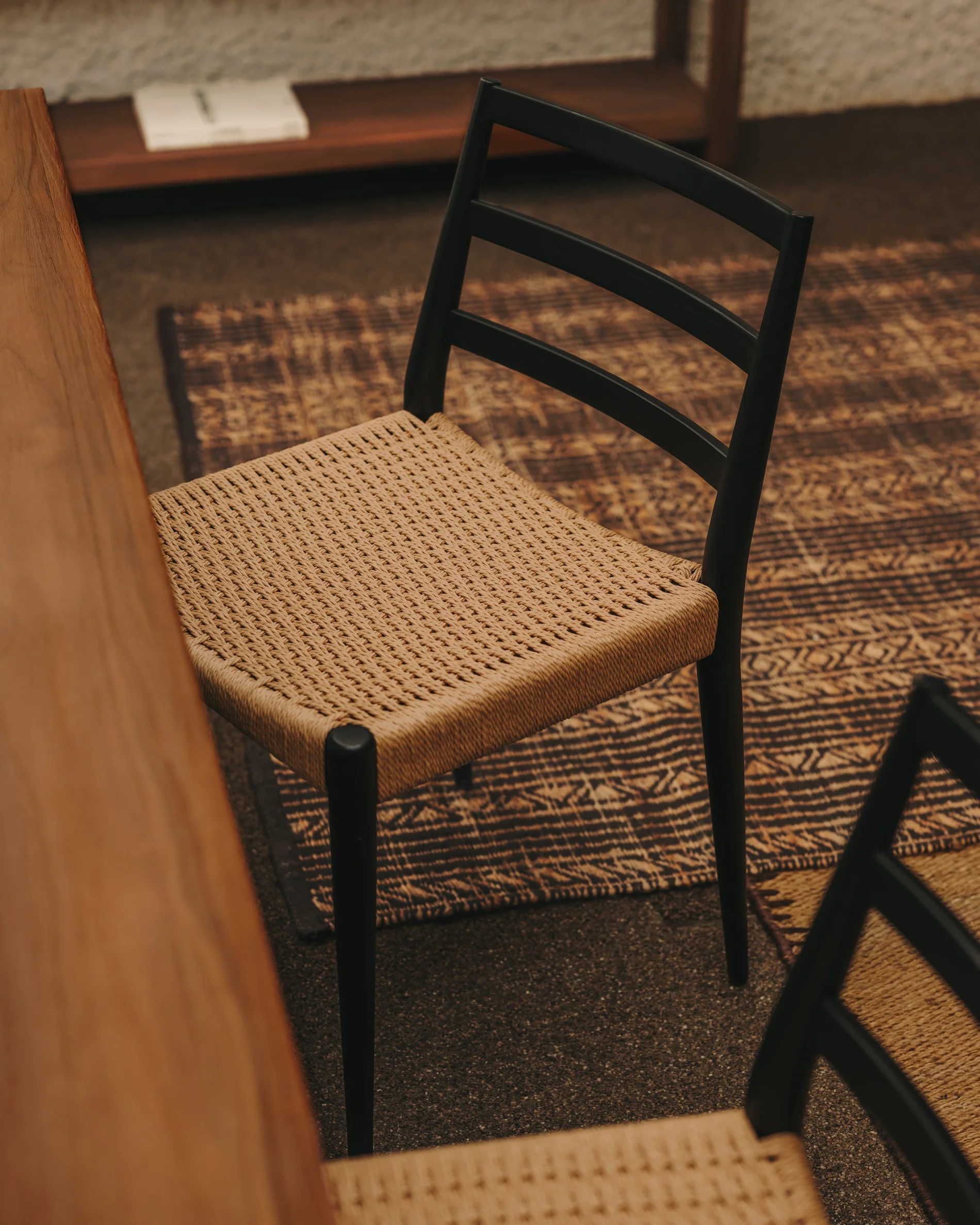 Analy Stuhl aus massiver Eiche mit schwarzem Finish und Sitz aus Seil FSC 100% - Image 8