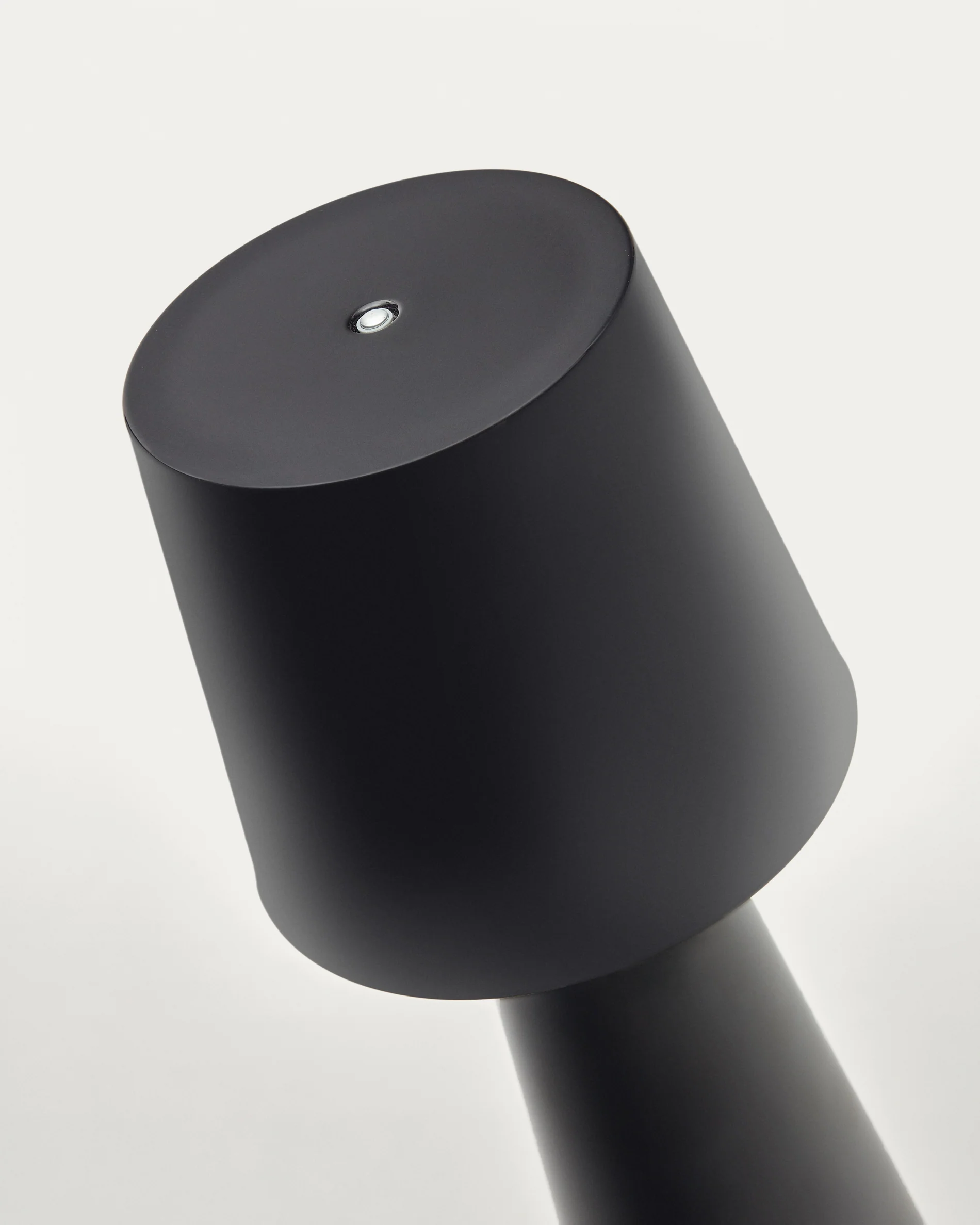 Arenys Outdoor Tischlampe groß aus Metall mit schwarzem Lackfinish - Image 5