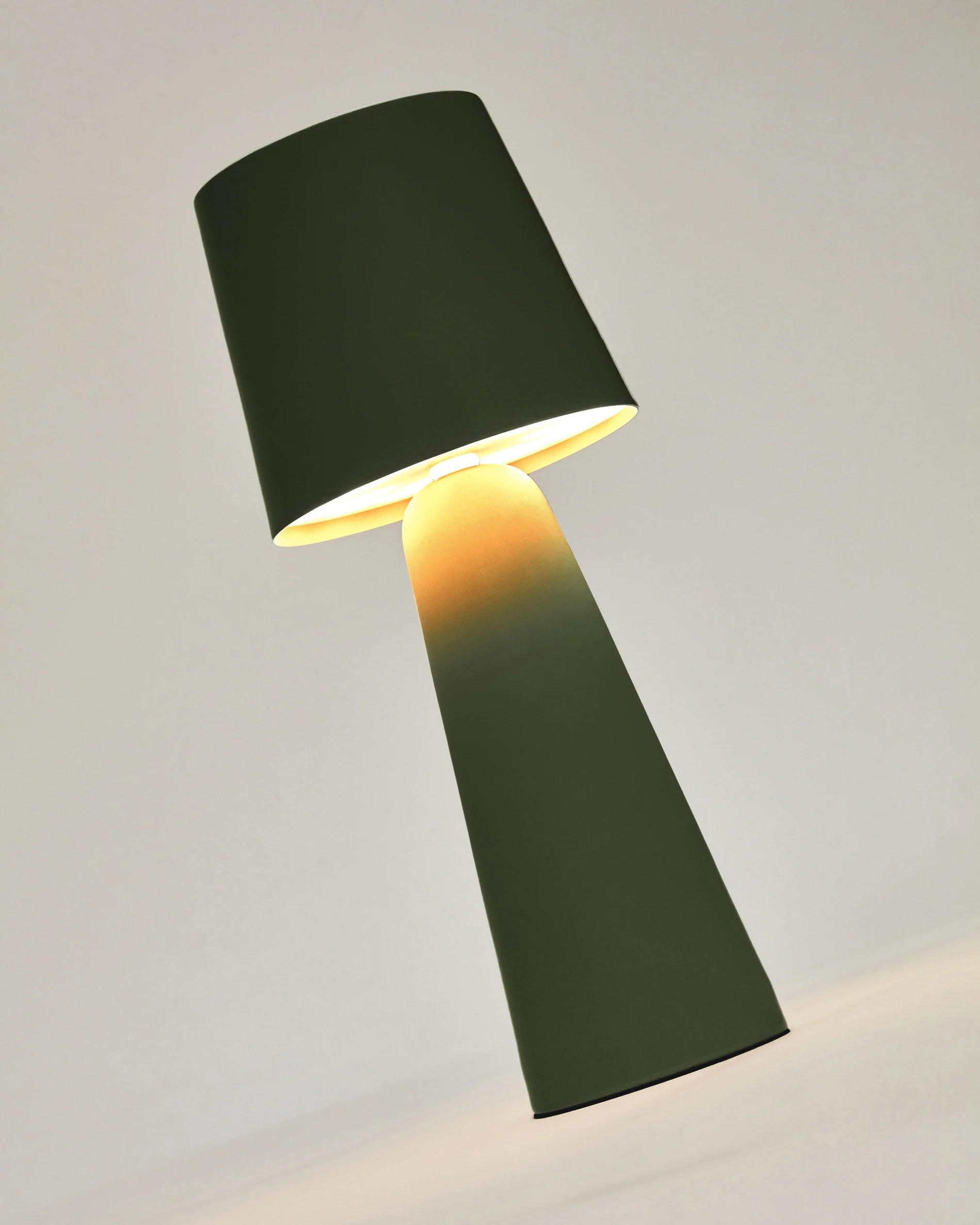 Arenys Outdoor Tischlampe klein aus Metall mit grünem Lackfinish - Image 5