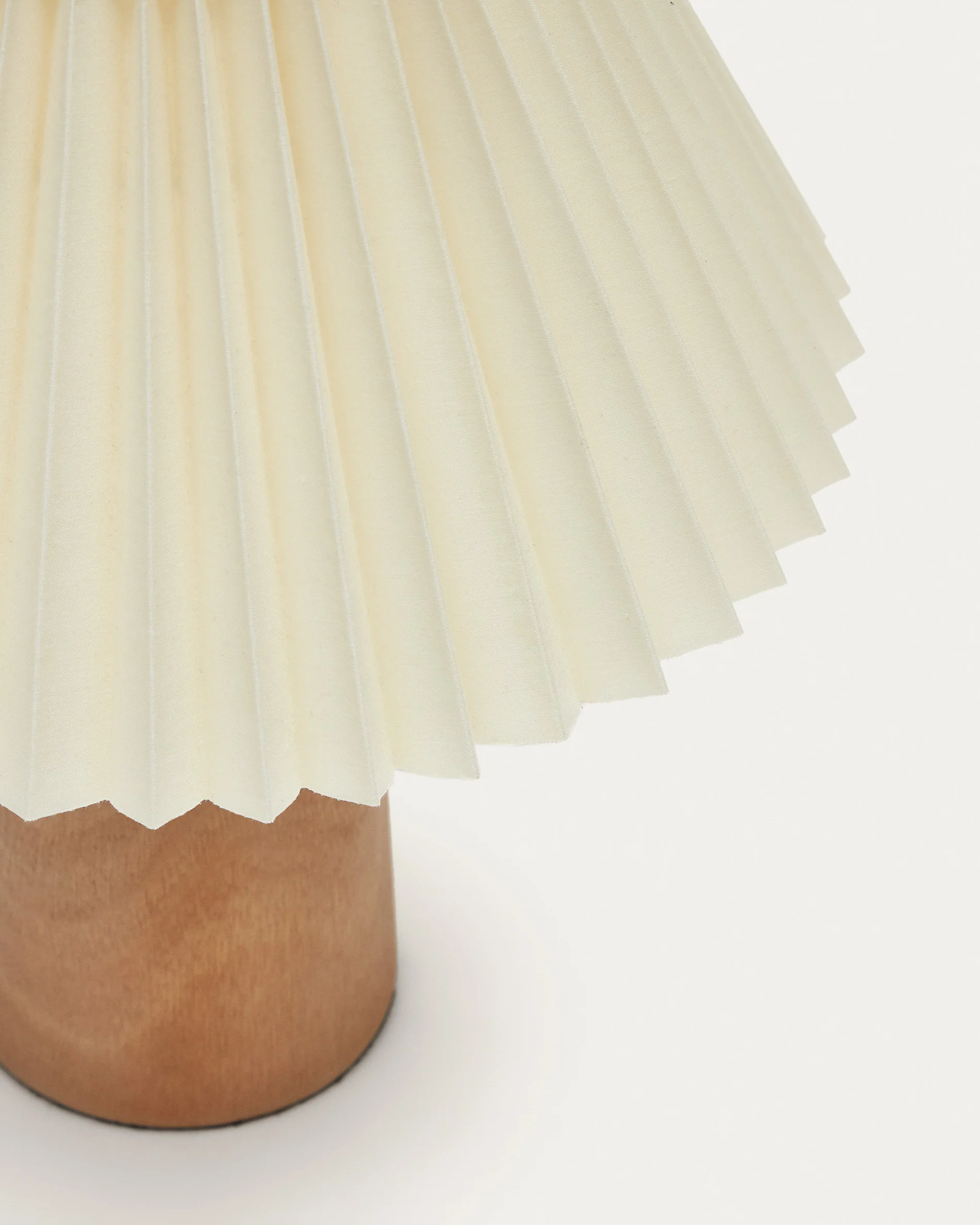 Benicarlo Tischlampe aus Holz mit Finish in Natur und Beige UK - Image 7