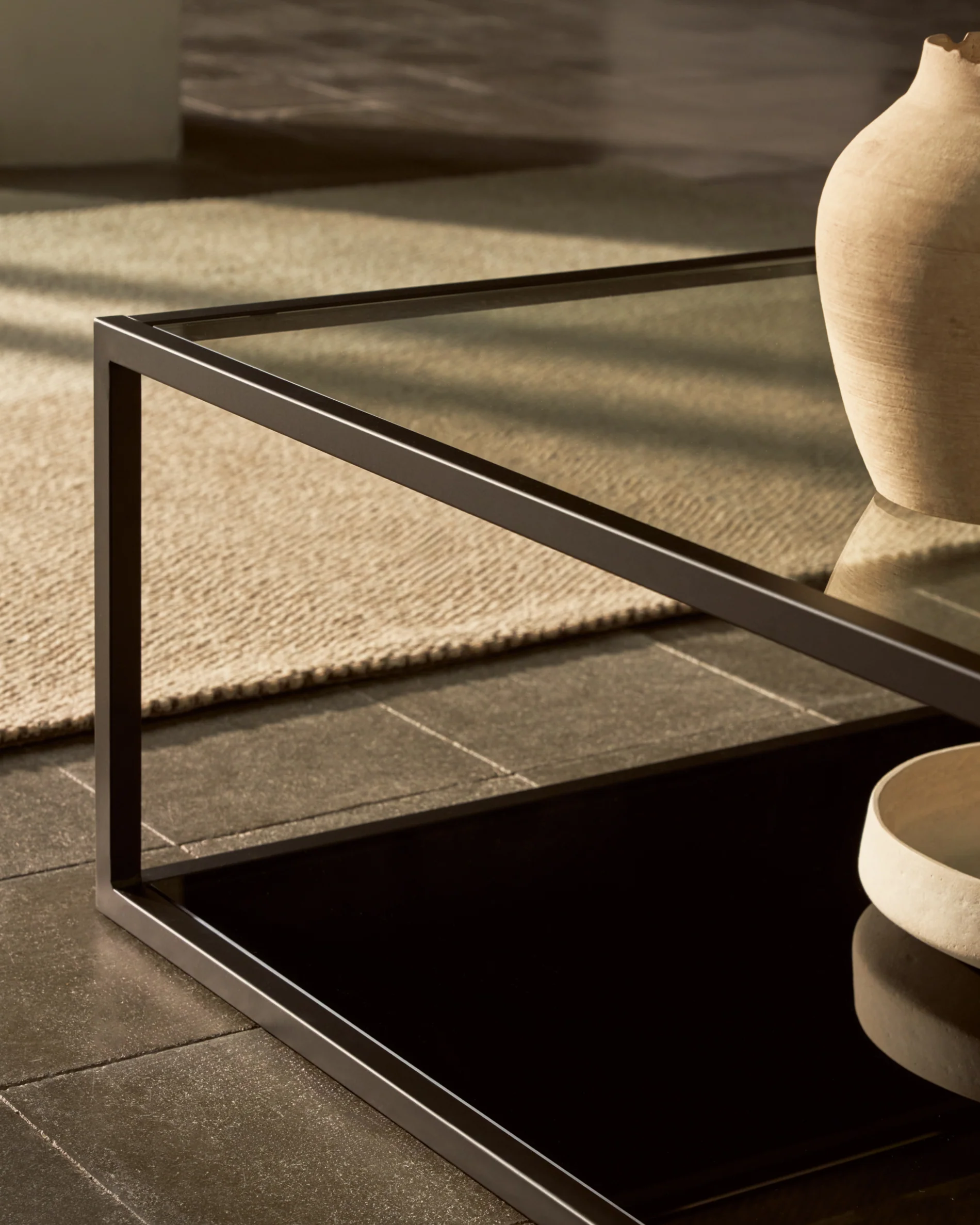 Blackhill Couchtisch 80 x 80 cm aus Glas und Stahl mit schwarzem Finish - Image 2