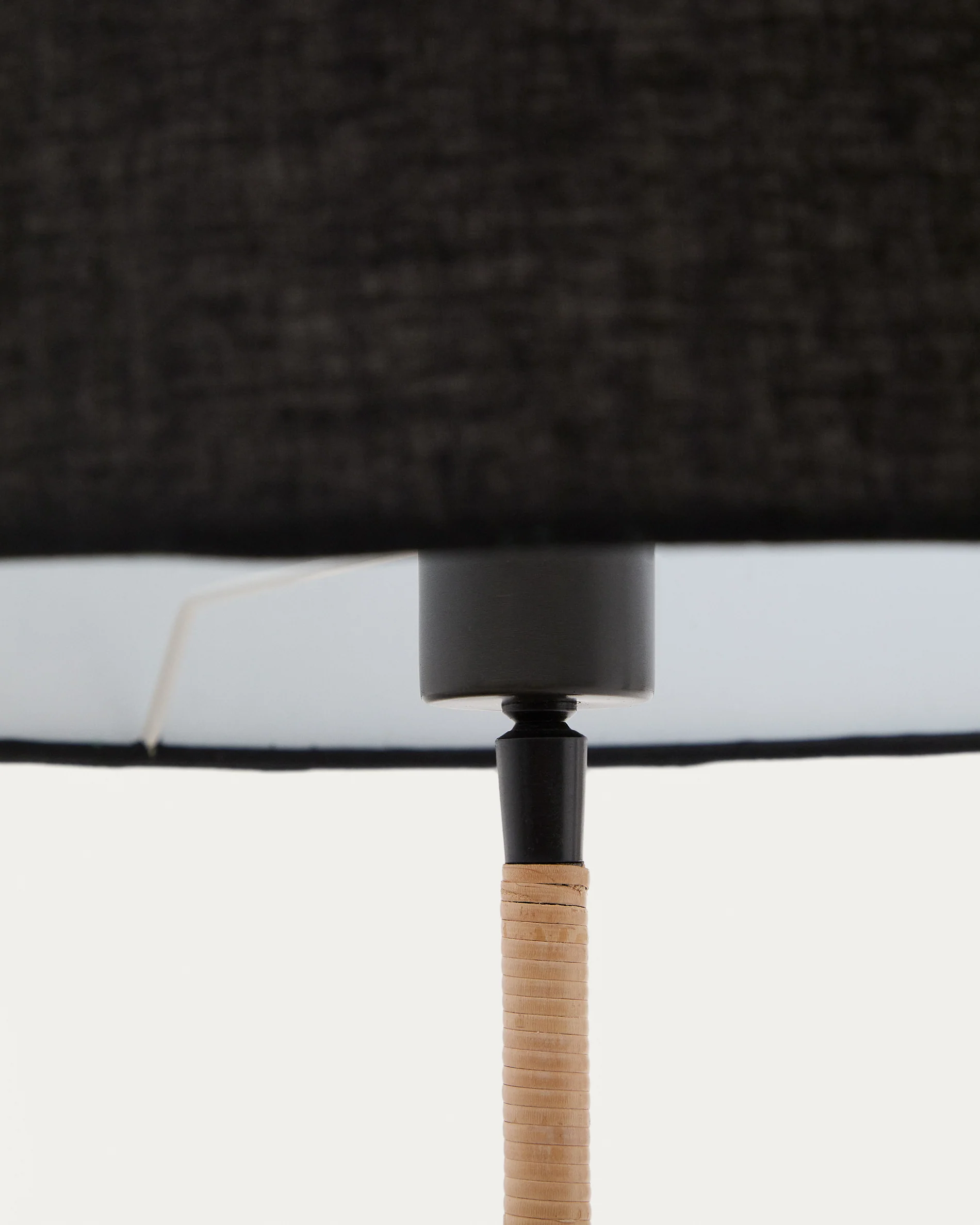 Canar Stehlampe aus Metall und Rattan mit schwarzem Baumwollschirm - Image 5
