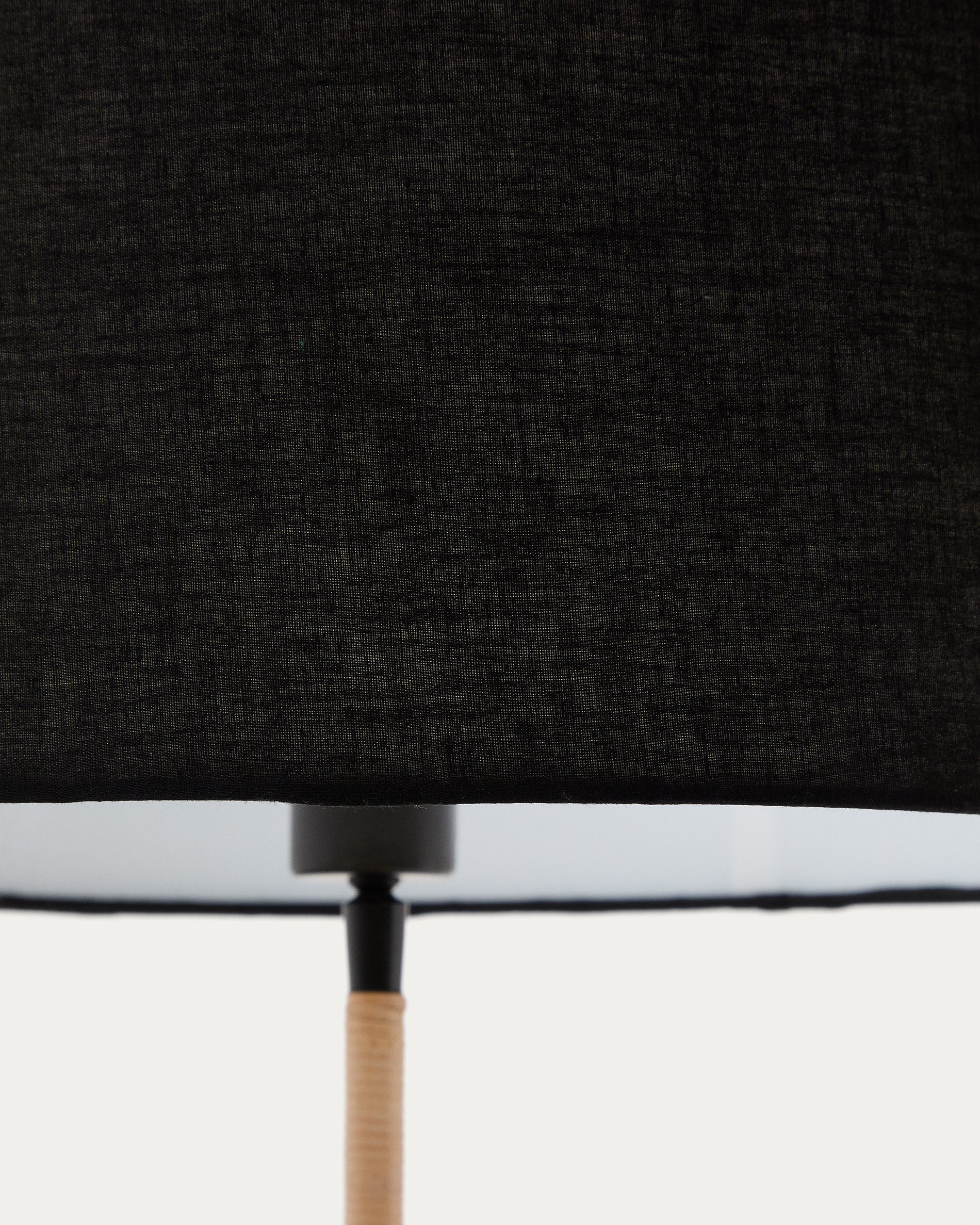 Canar Stehlampe aus Metall und Rattan mit schwarzem Baumwollschirm - Image 6
