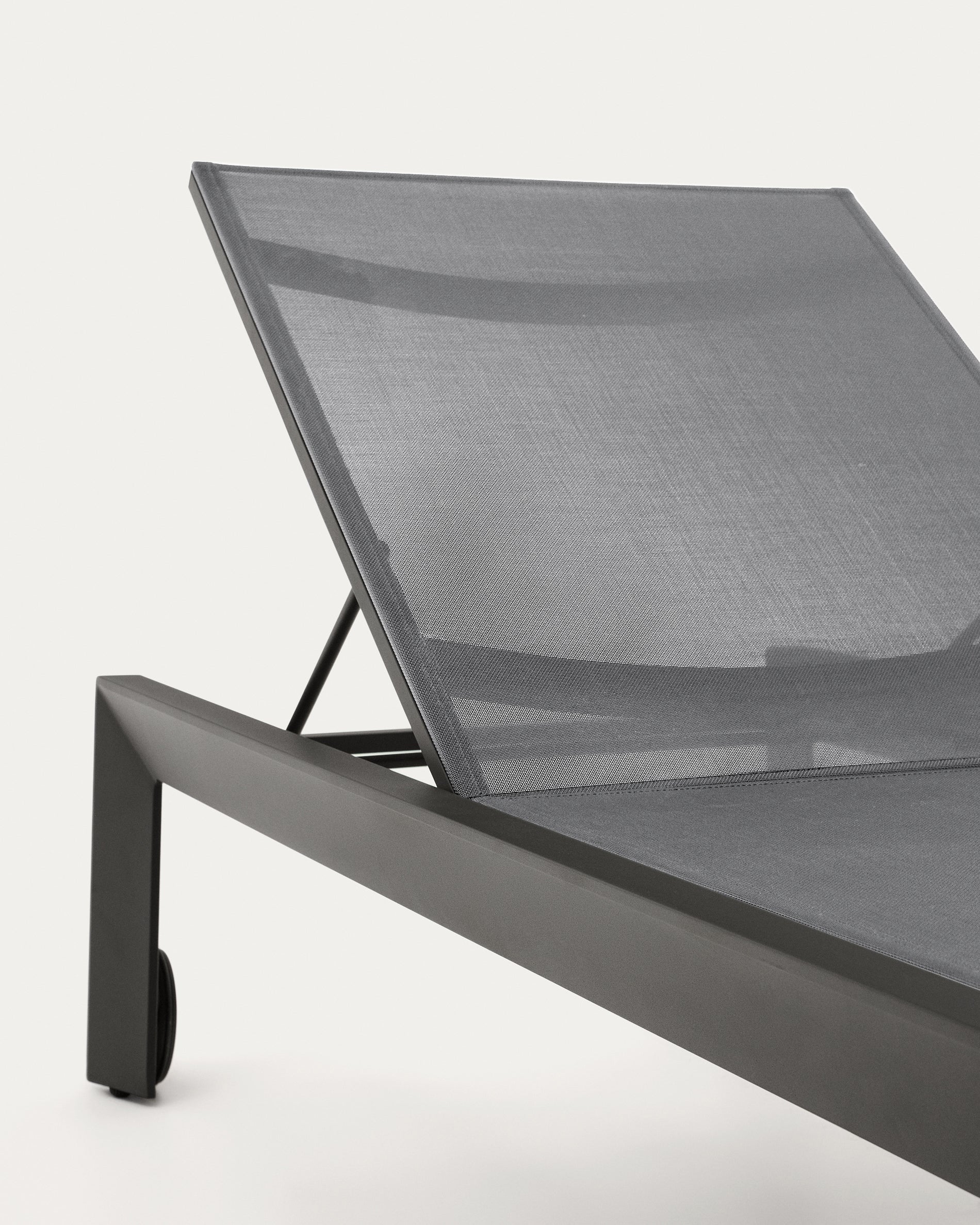Canutells Aluminium Liegestuhl mit schwarzem Finish - Image 5