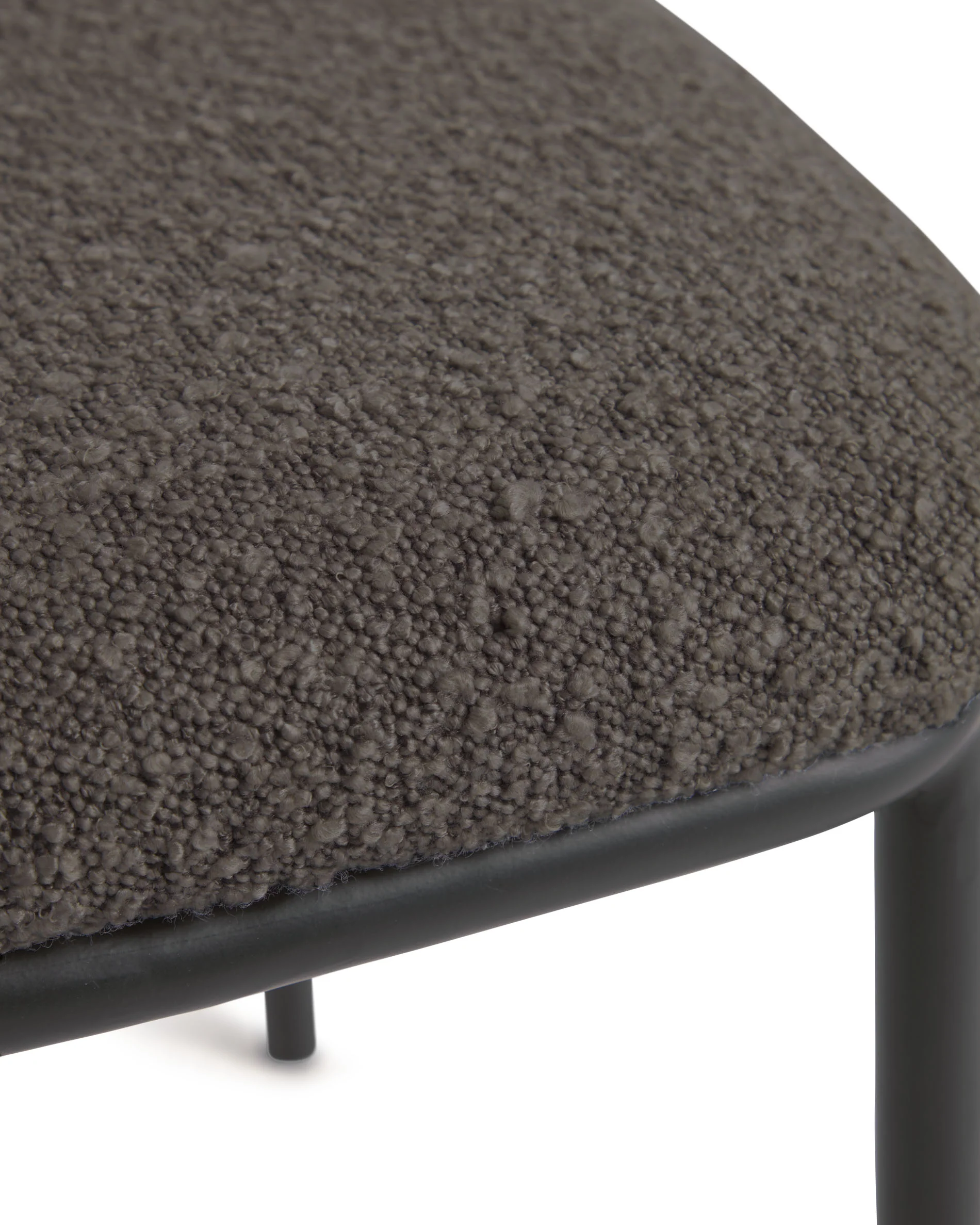 Ciselia Stuhl mit schwarzem Bouclé und Stahlbeinen mit schwarzem Finish, FSC Mix Credit - Image 7