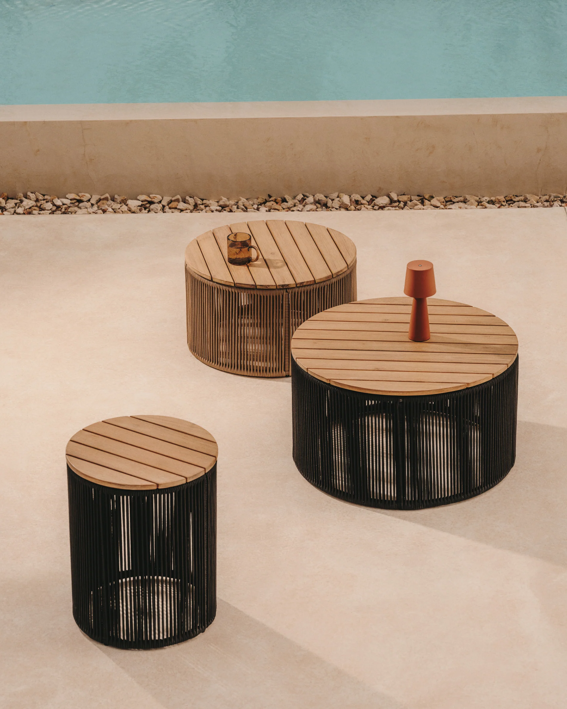 Couchtisch Dandara aus Stahl, beigem Flechtwerk und massivem Akazienholz Ø60 cm FSC 100% - Image 3
