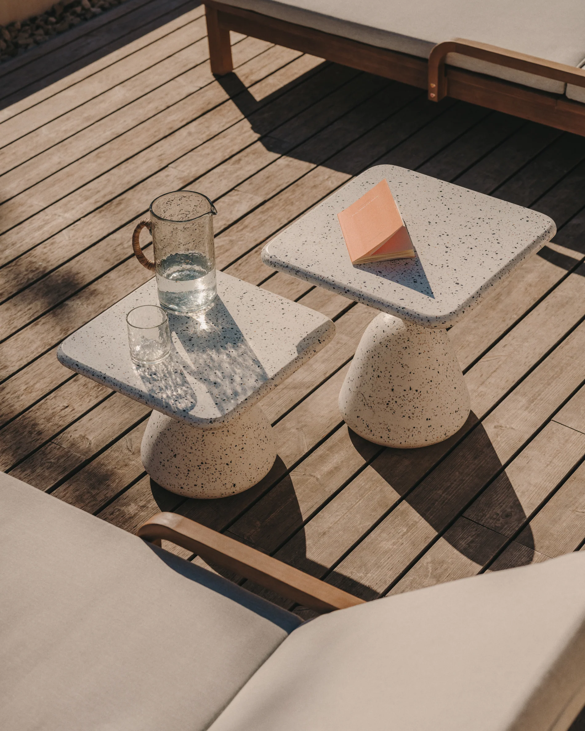 Couchtisch Saura aus weissem Terrazzo mit weisser Terrazzo-Platte 32 x 48 x 48
