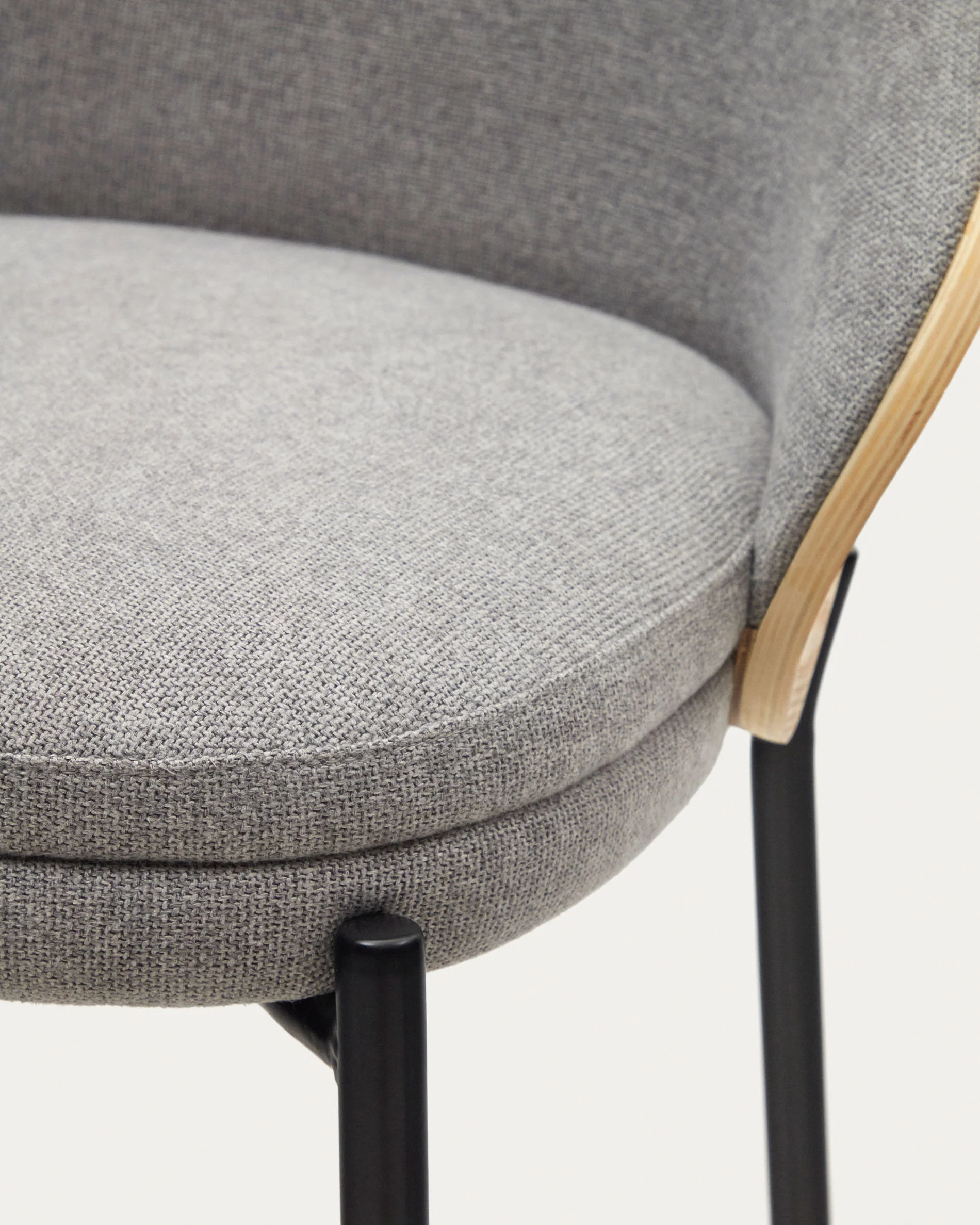 Eamy Hocker hellgrau Eschenfurnier mit natürlichem Finish und Metall in Schwarz Höhe 77 cm - Image 12