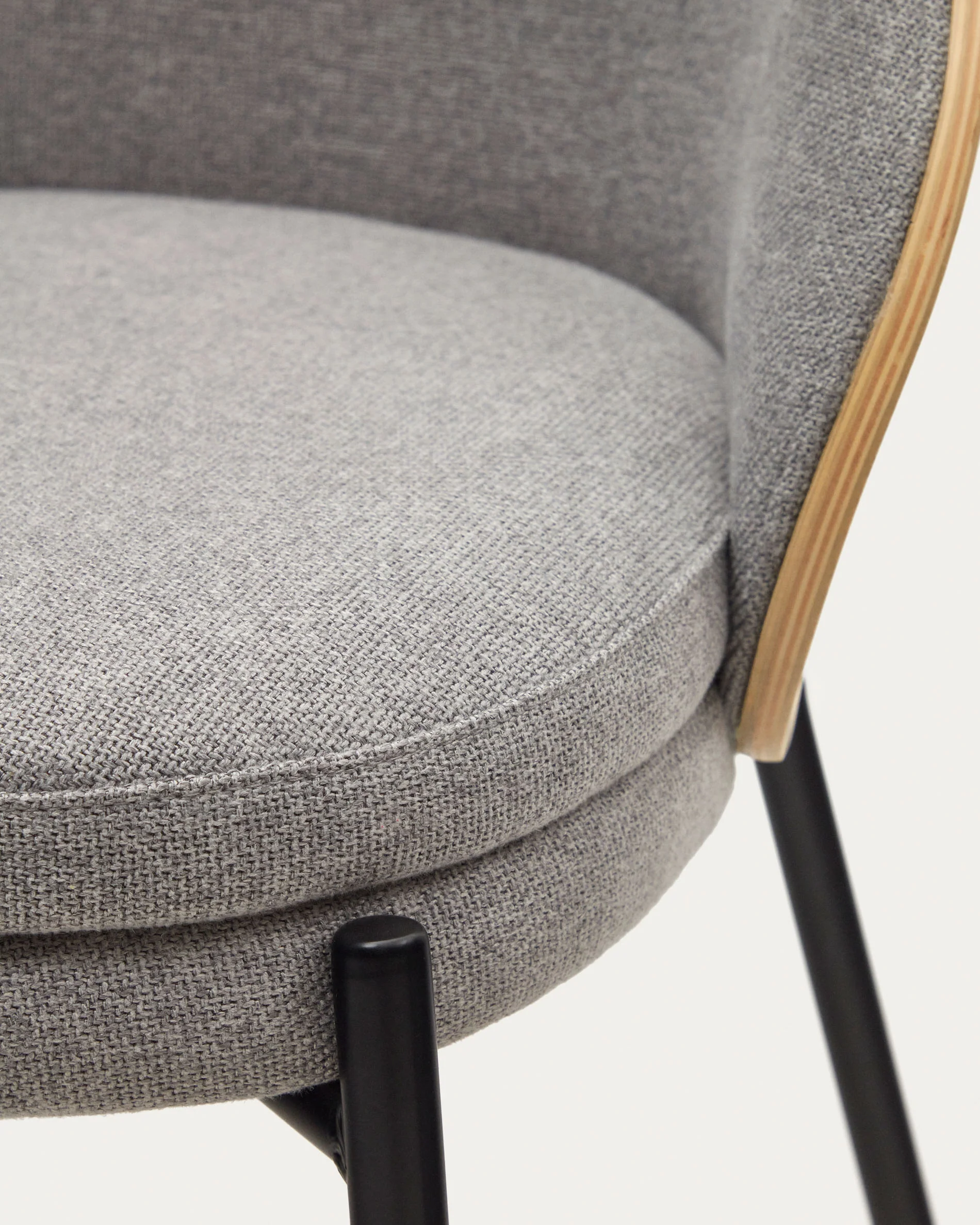 Eamy Stuhl hellgrau Eschenfurnier mit natürlichem Finish und Metall in Schwarz - Image 13