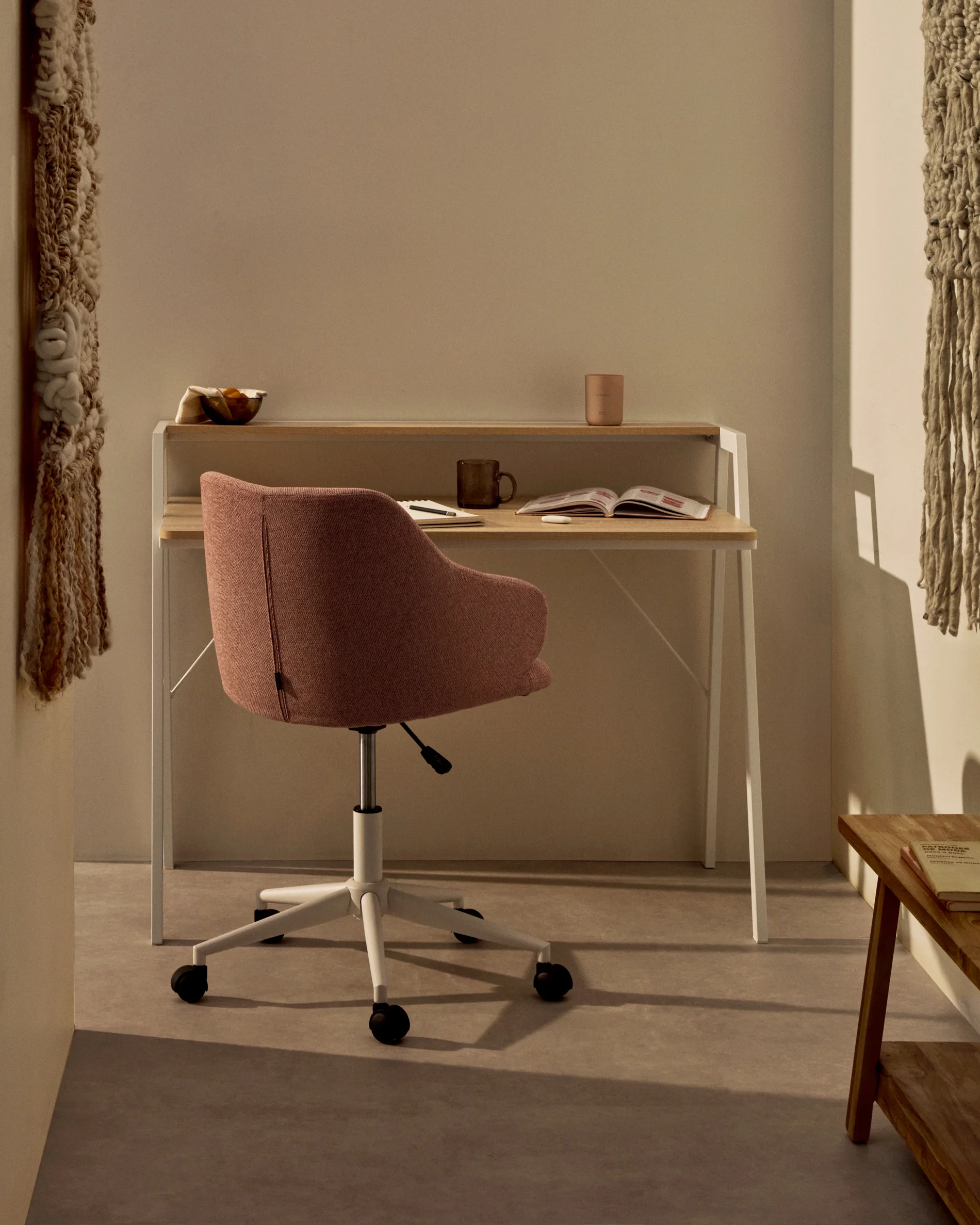 Einara Schreibtischstuhl in Rosa mit Beinen aus Stahl in Mattweiß - Image 4