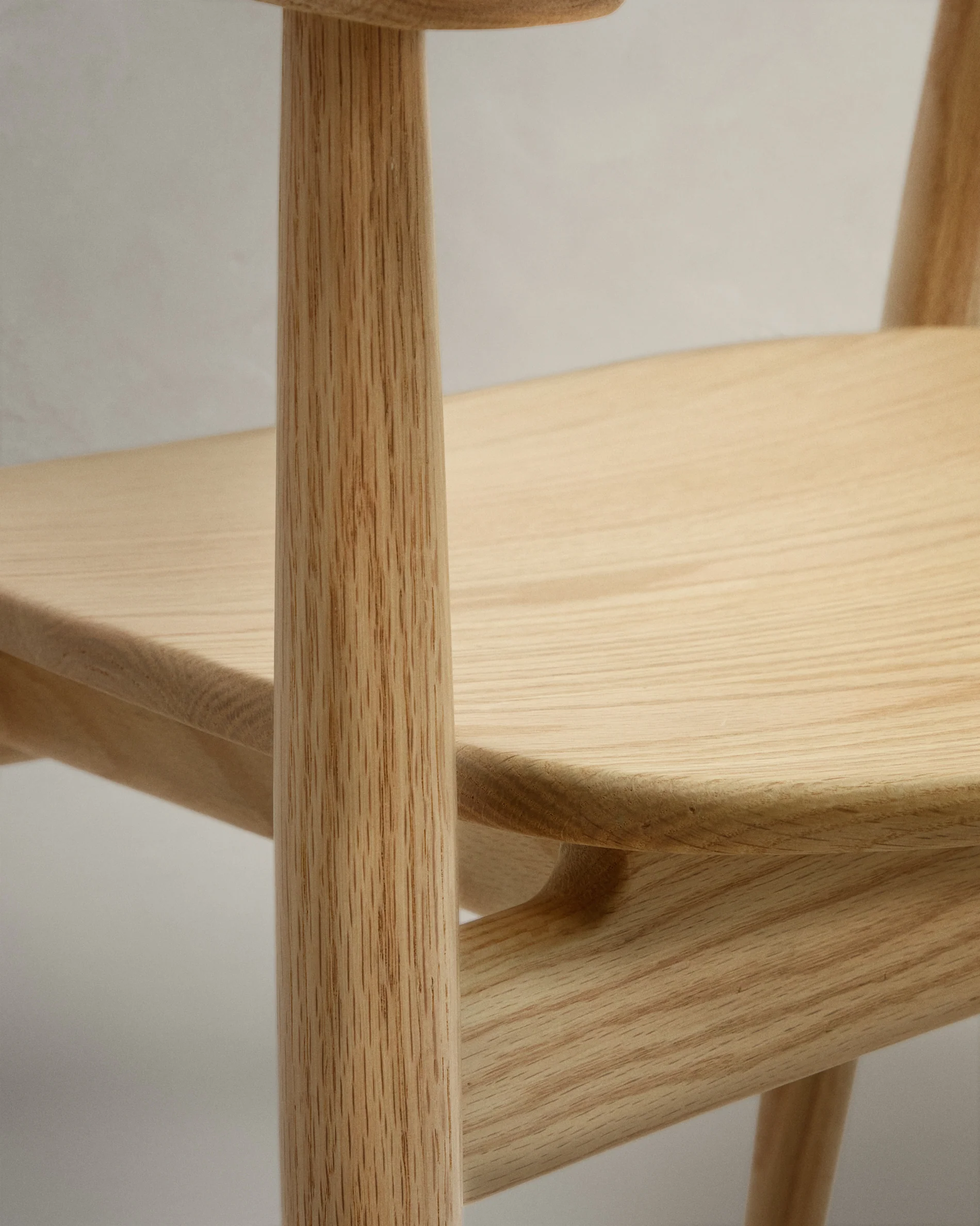 Fondes Stuhl aus massivem Eichenholz mit naturfarbenem Finish FSC Mix Credit - Image 10