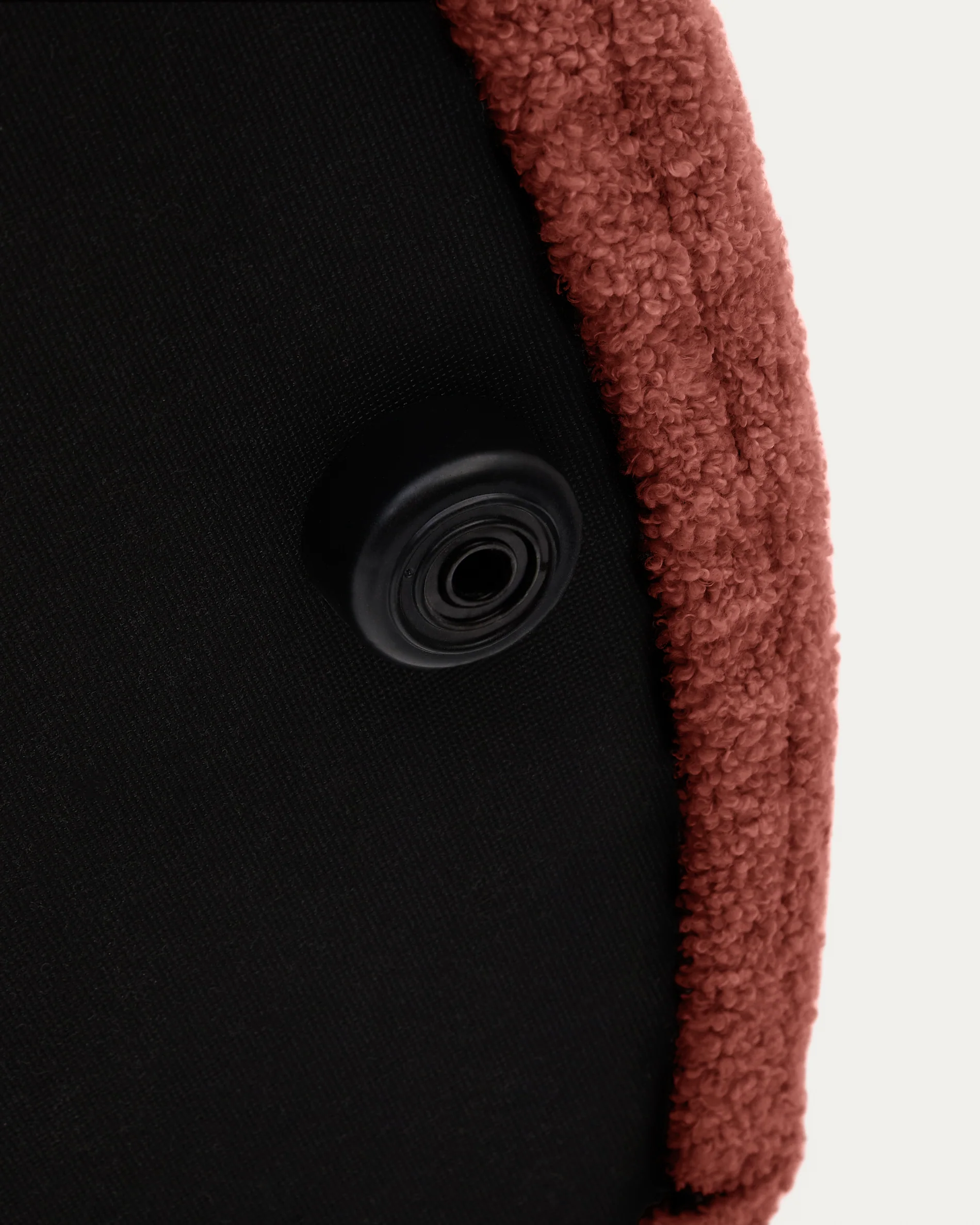 Fußhocker Kaeli mit abnehmbarem Bezug in terrakottafarbenem Bouclé Ø 120 cm - Image 3