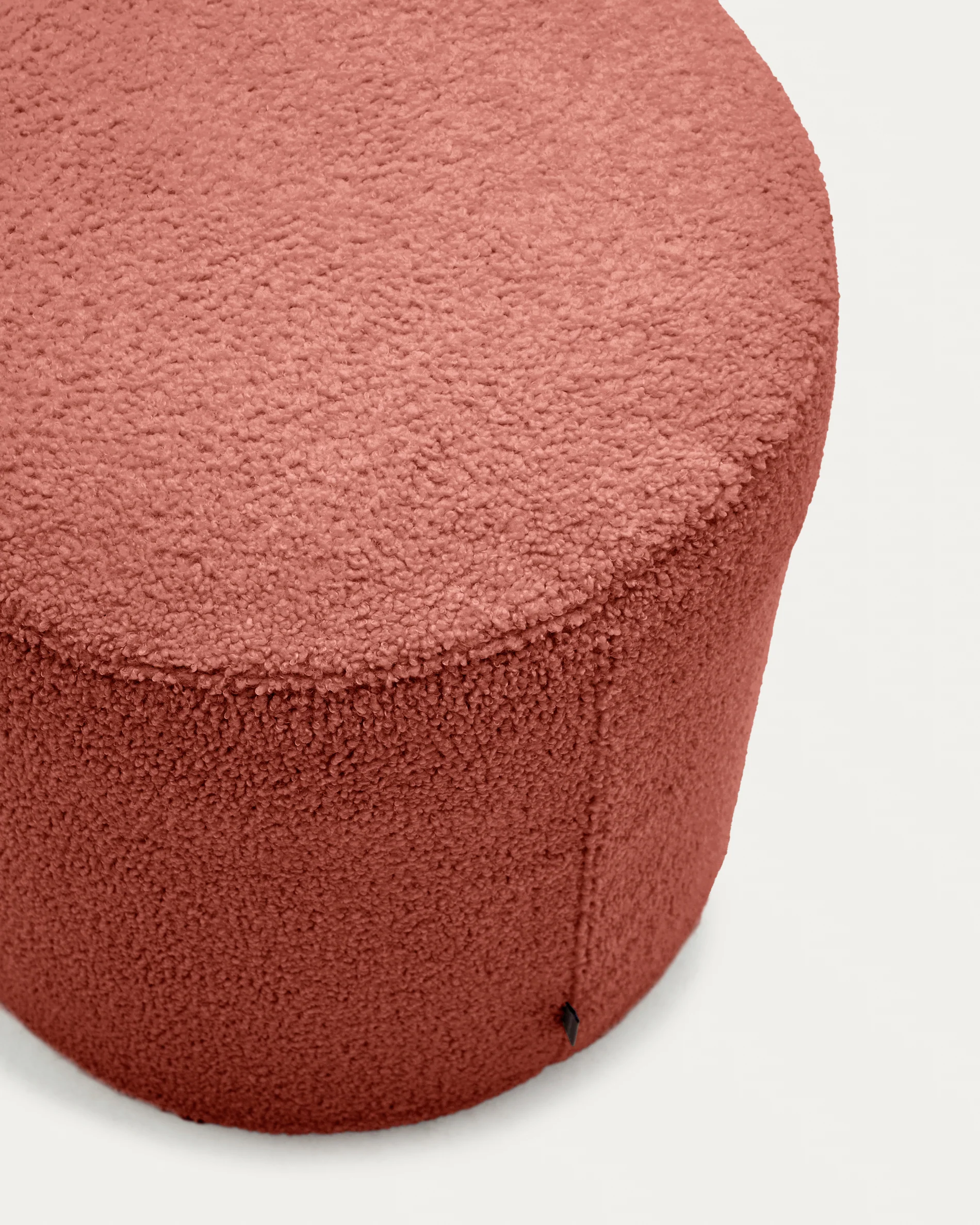 Fußhocker Kaeli mit abnehmbarem Bezug in terrakottafarbenem Bouclé Ø 43 cm - Image 2
