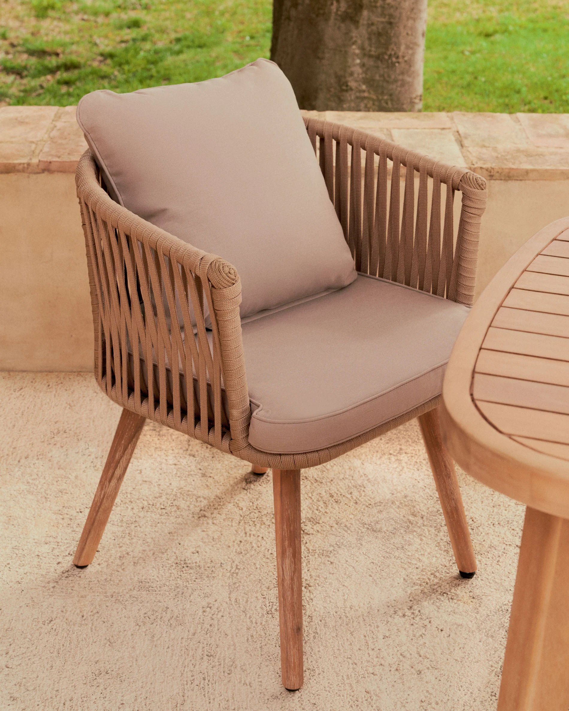 Hemilce Stuhl aus beigem Seil und Beinen aus massivem Akazienholz FSC 100% - Image 3