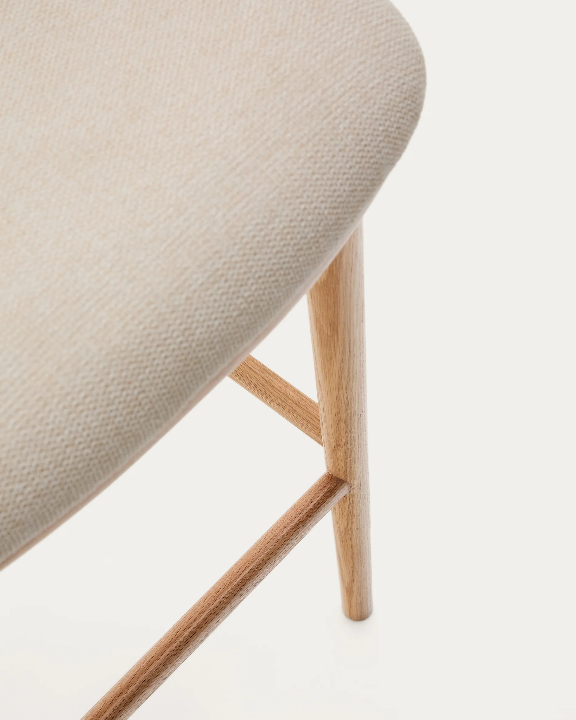 Hocker Ciselia beige Chenille und massive Esche mit natürlichem Finish FSC Mix Credit 65 cm - Image 10