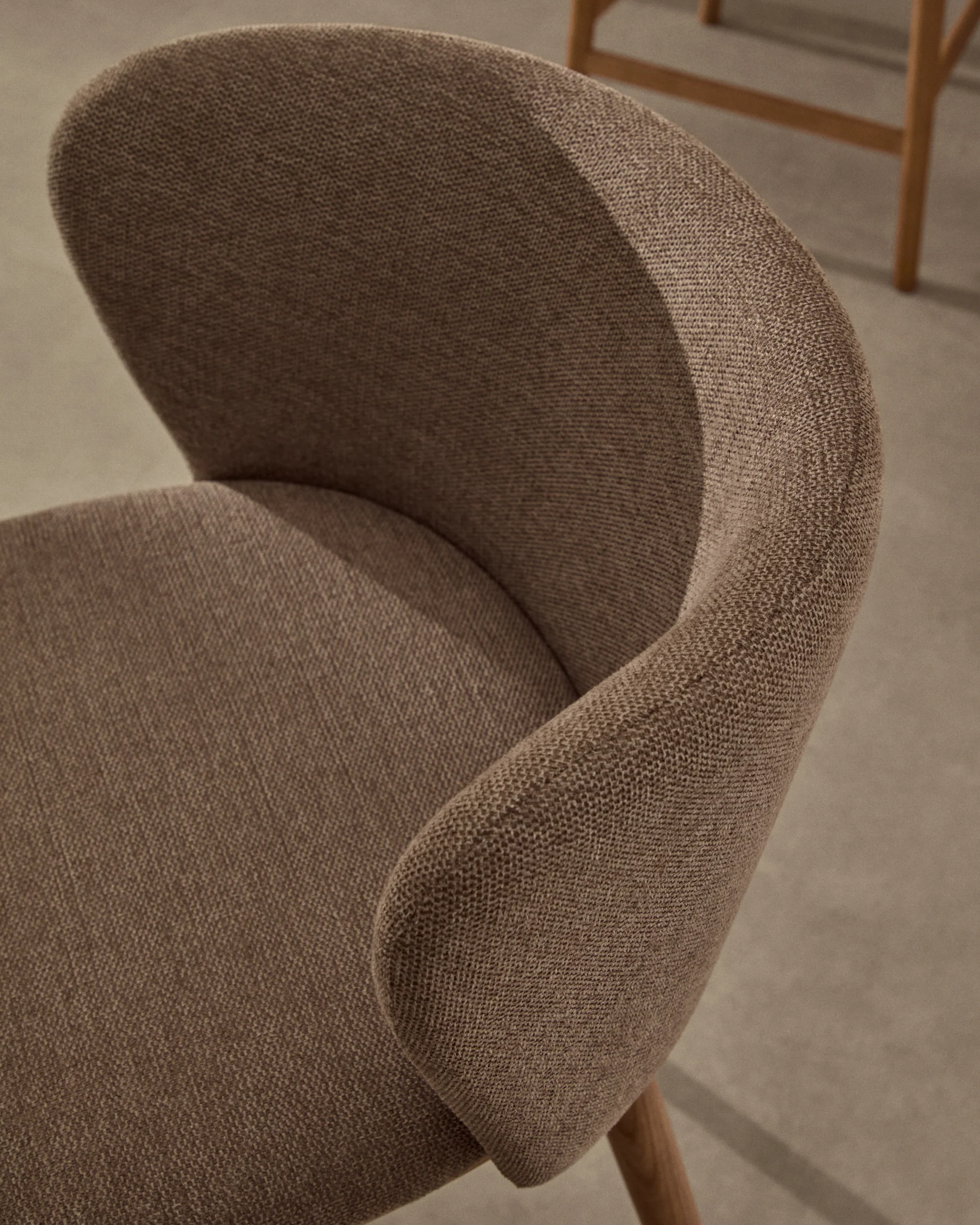 Hocker Ciselia braune Chenille und massive Esche mit natürlichem Finish FSC Mix Credit 65 cm - Image 7