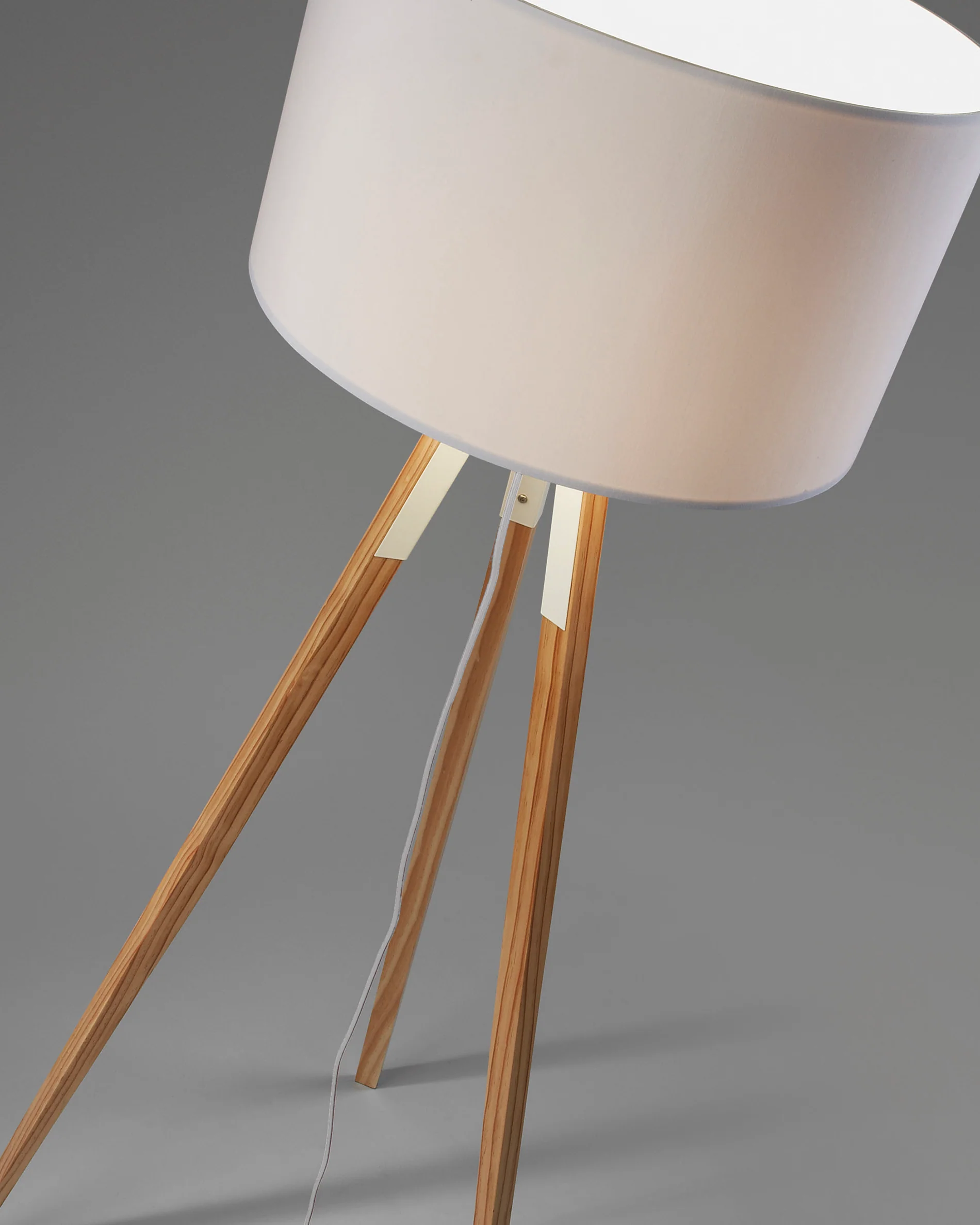 Iguazu Stehlampe, Holz, weiss - Image 4