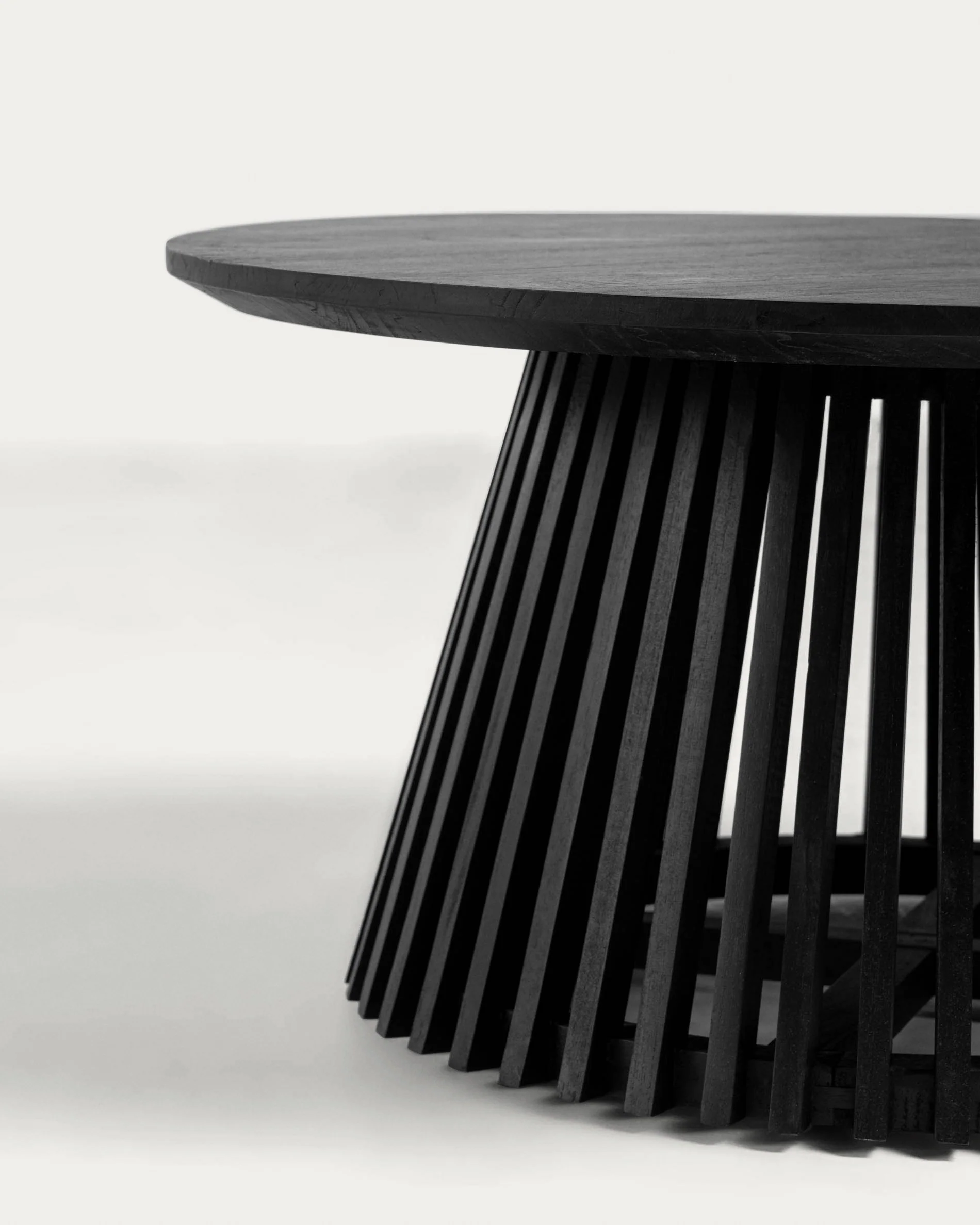 Jeanette Couchtisch aus massivem Mindiholz schwarz Ø 80 cm - Image 6