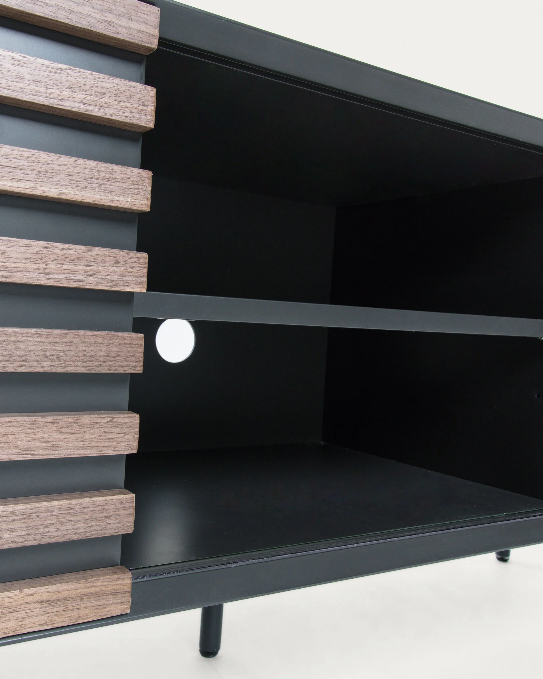 Kesia TV-Schrank 2 Türen Nussholzfurnier schwarze Lackierung Stahl in Schwarz 162 x 58 cm - Image 6
