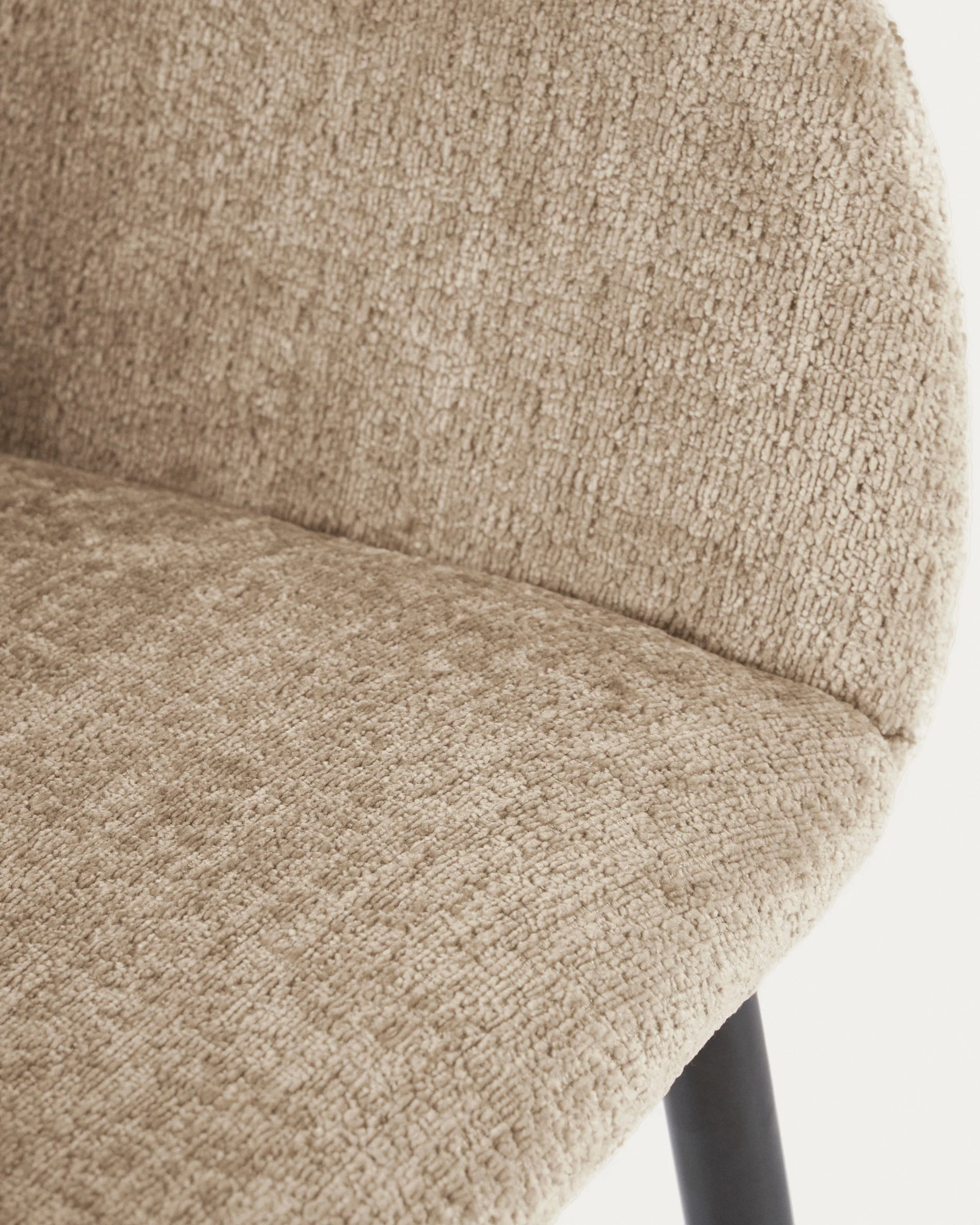 Konna Stuhl aus beiger Chenille mit schwarz lackierten Stahlbeinen - Image 9