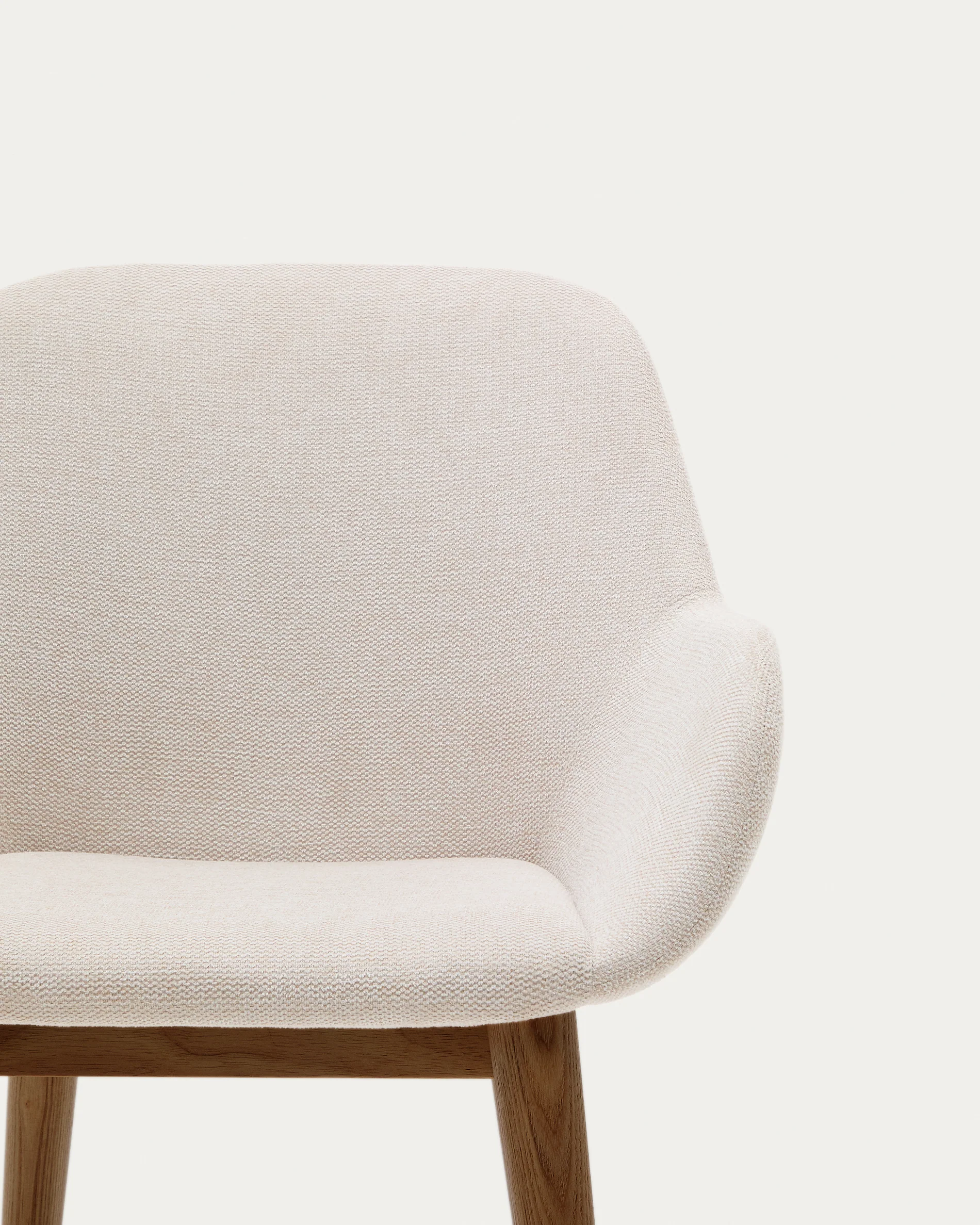 Konna Stuhl in Beige und Beine aus massivem Eschenholz mit dunklem Finish - Image 10