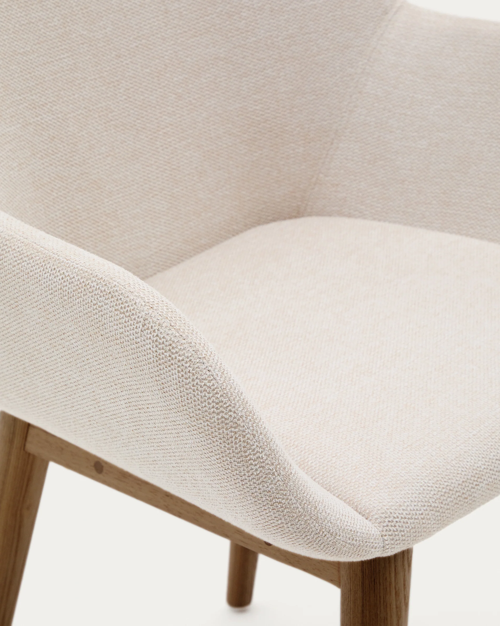 Konna Stuhl in Beige und Beine aus massivem Eschenholz mit dunklem Finish - Image 11