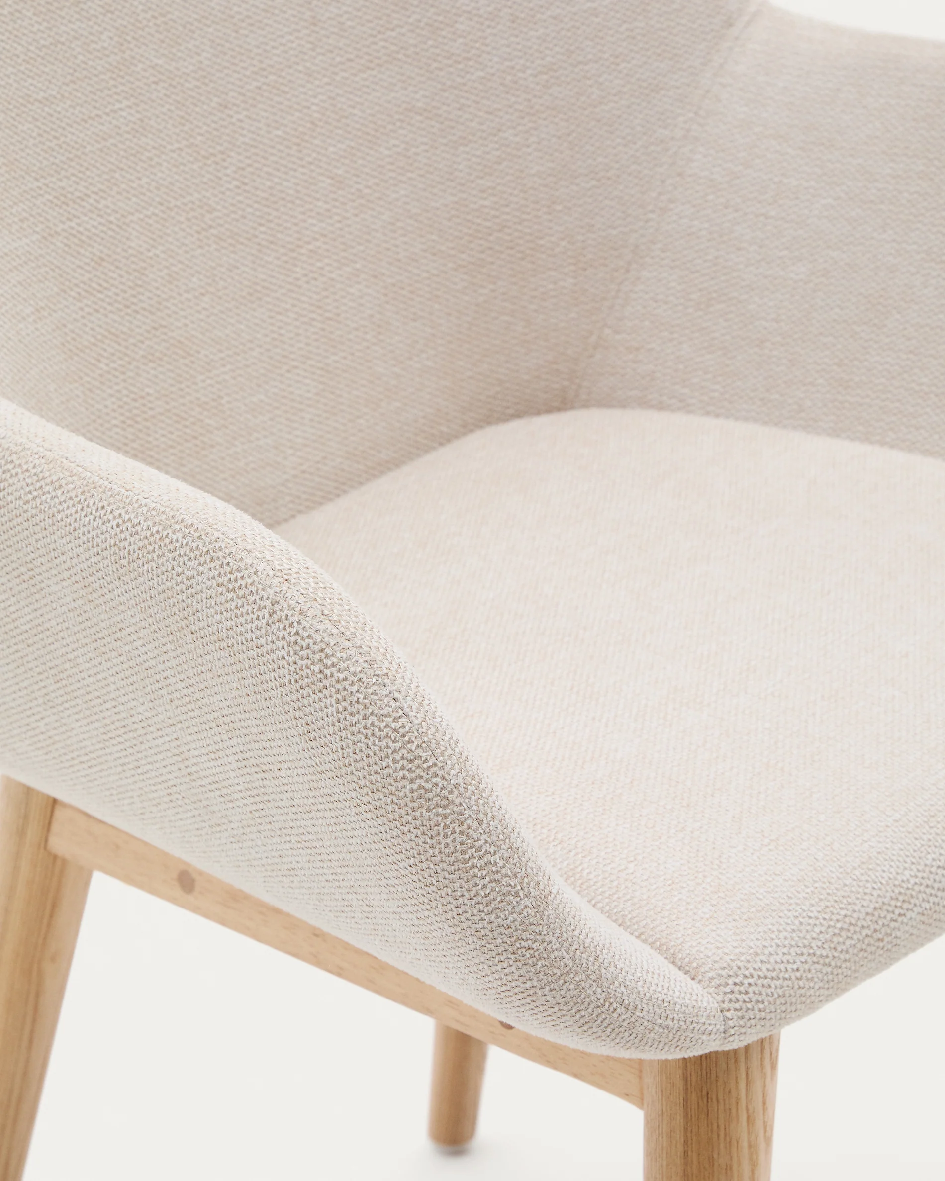 Konna Stuhl in Beige und Beine aus massivem Eschenholz mit natürlichem Finish - Image 10
